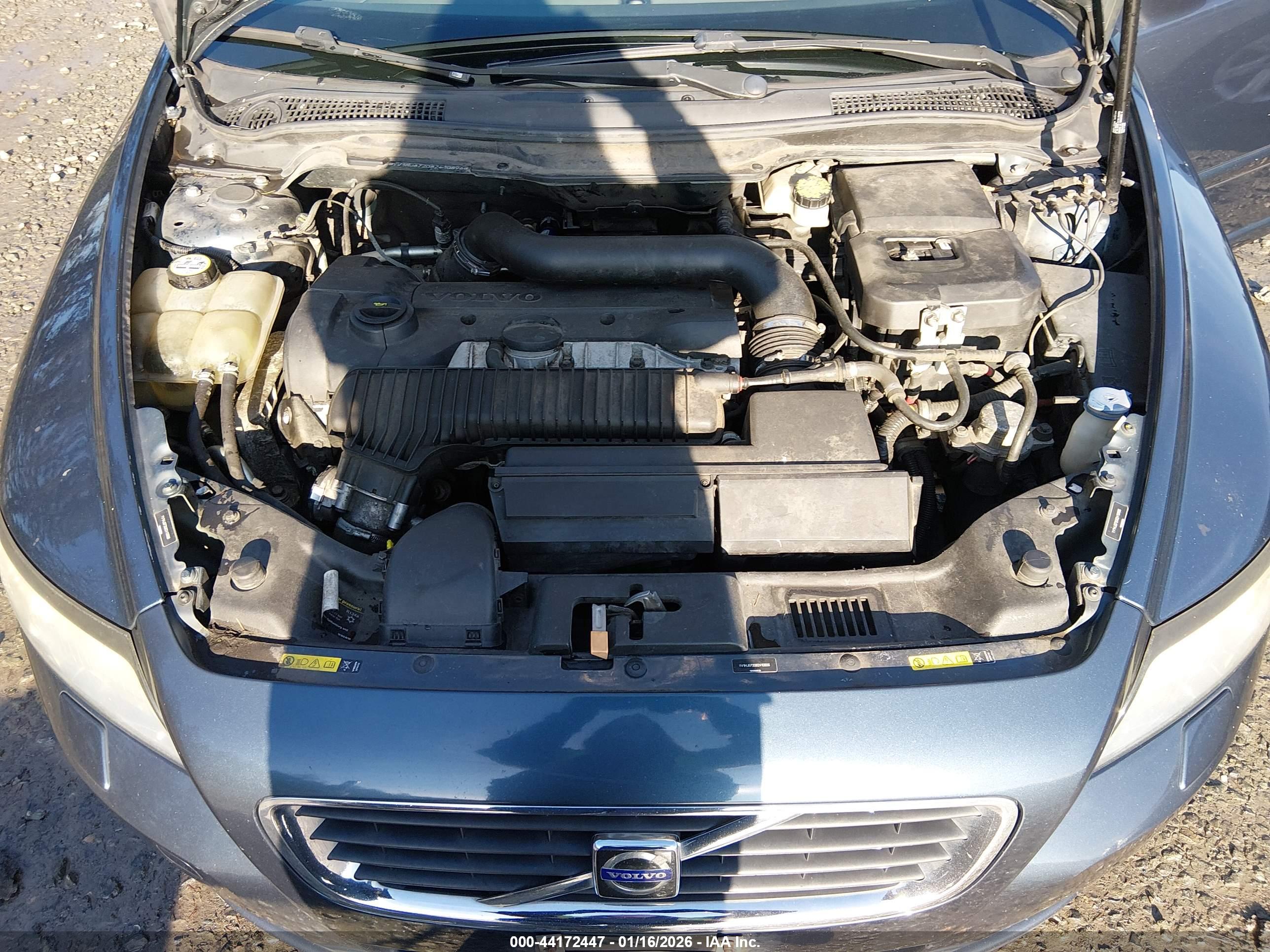 VOLVO V50 image 10