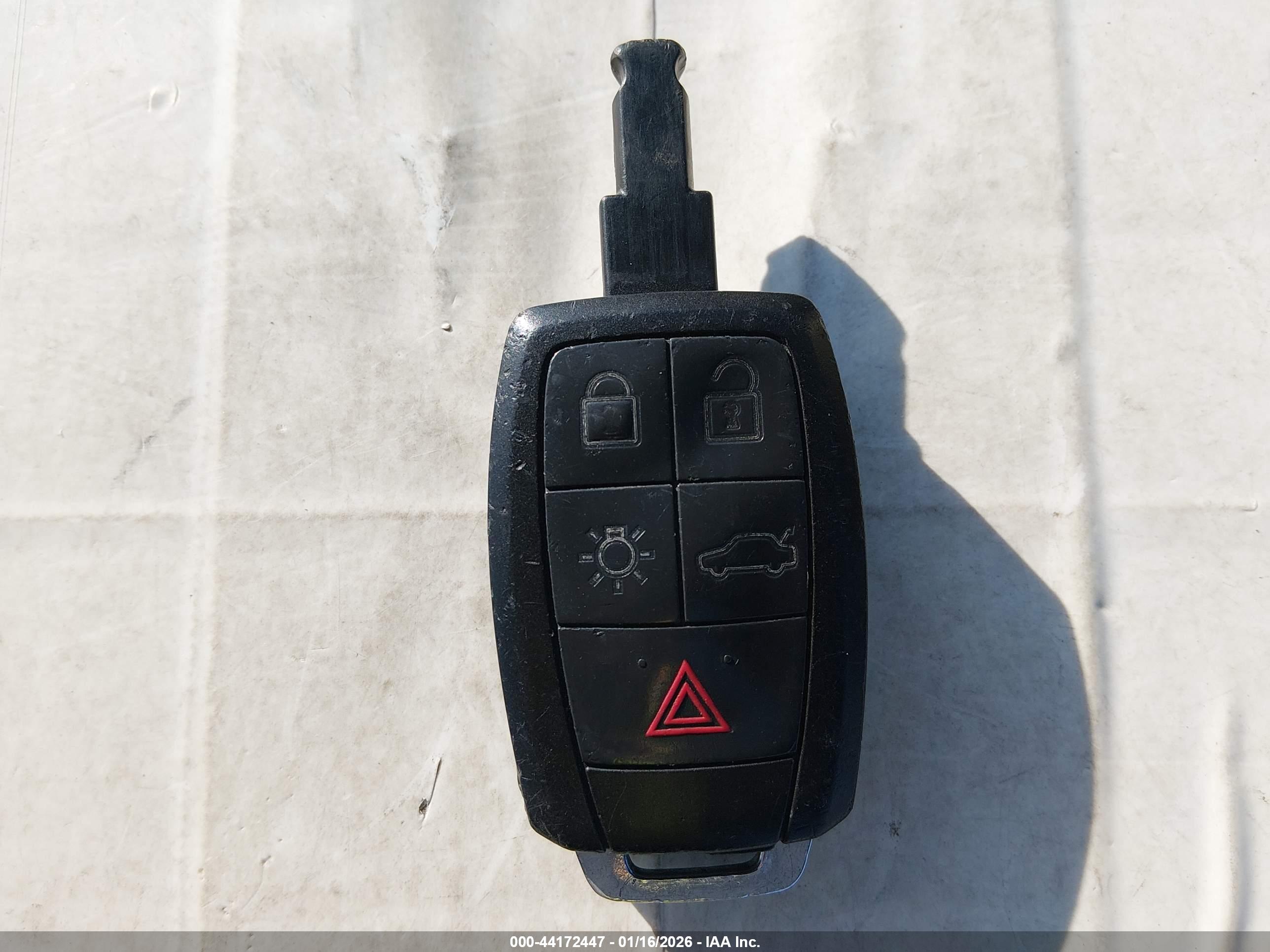 VOLVO V50 image 11