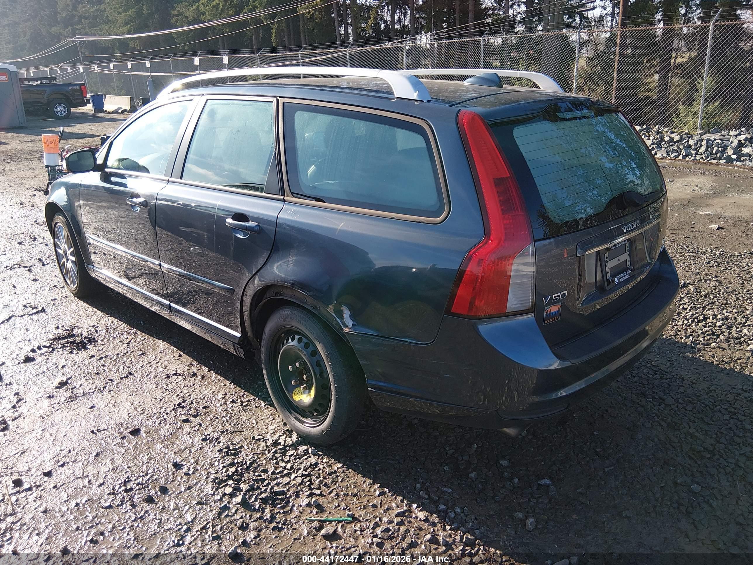 VOLVO V50 image 3