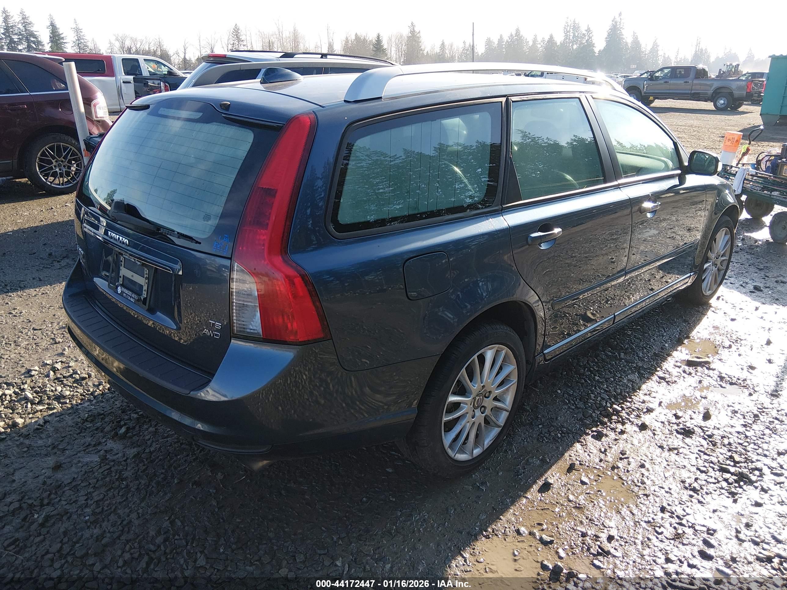 VOLVO V50 image 4