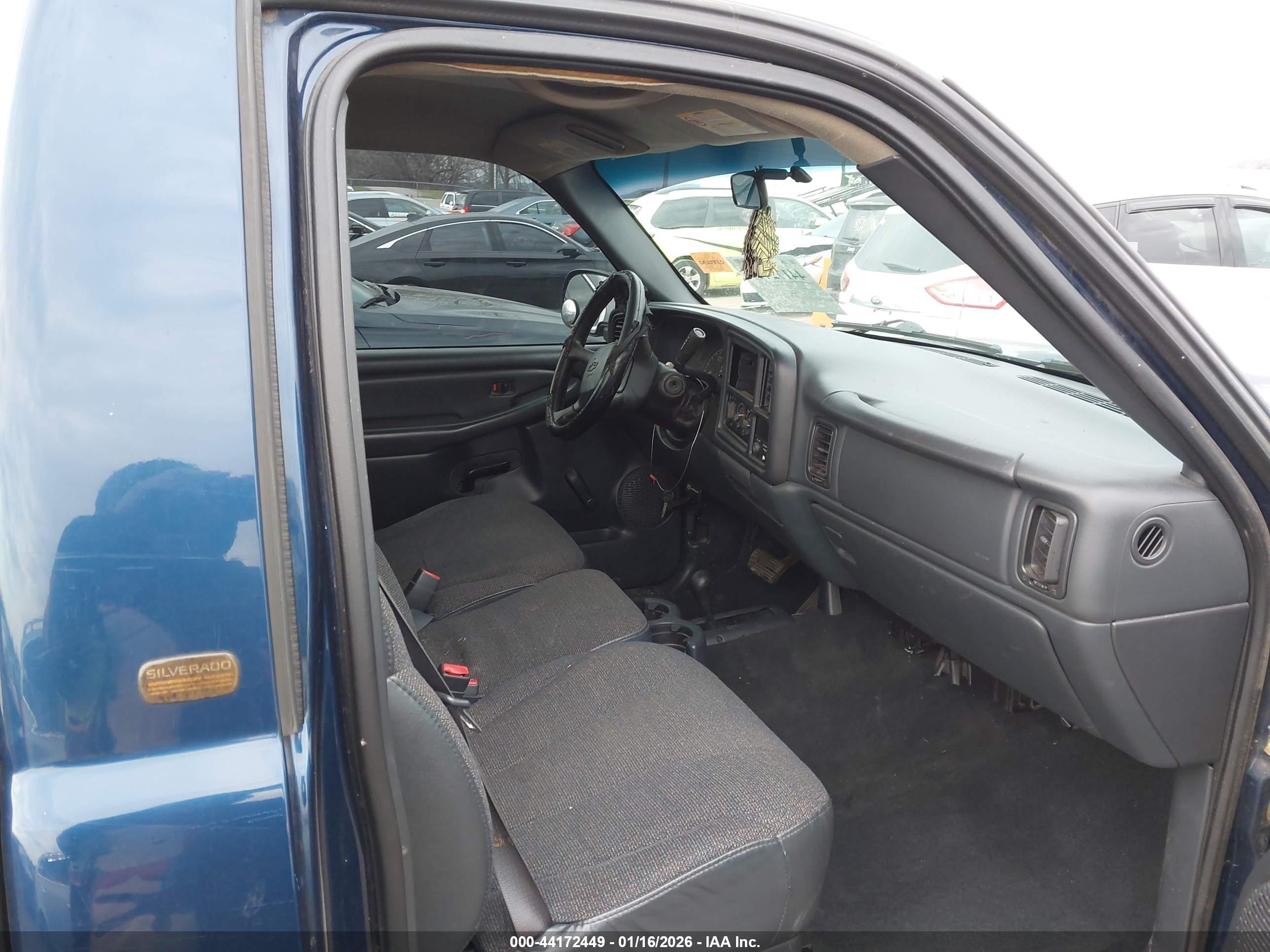CHEVROLET SILVERADO image 5