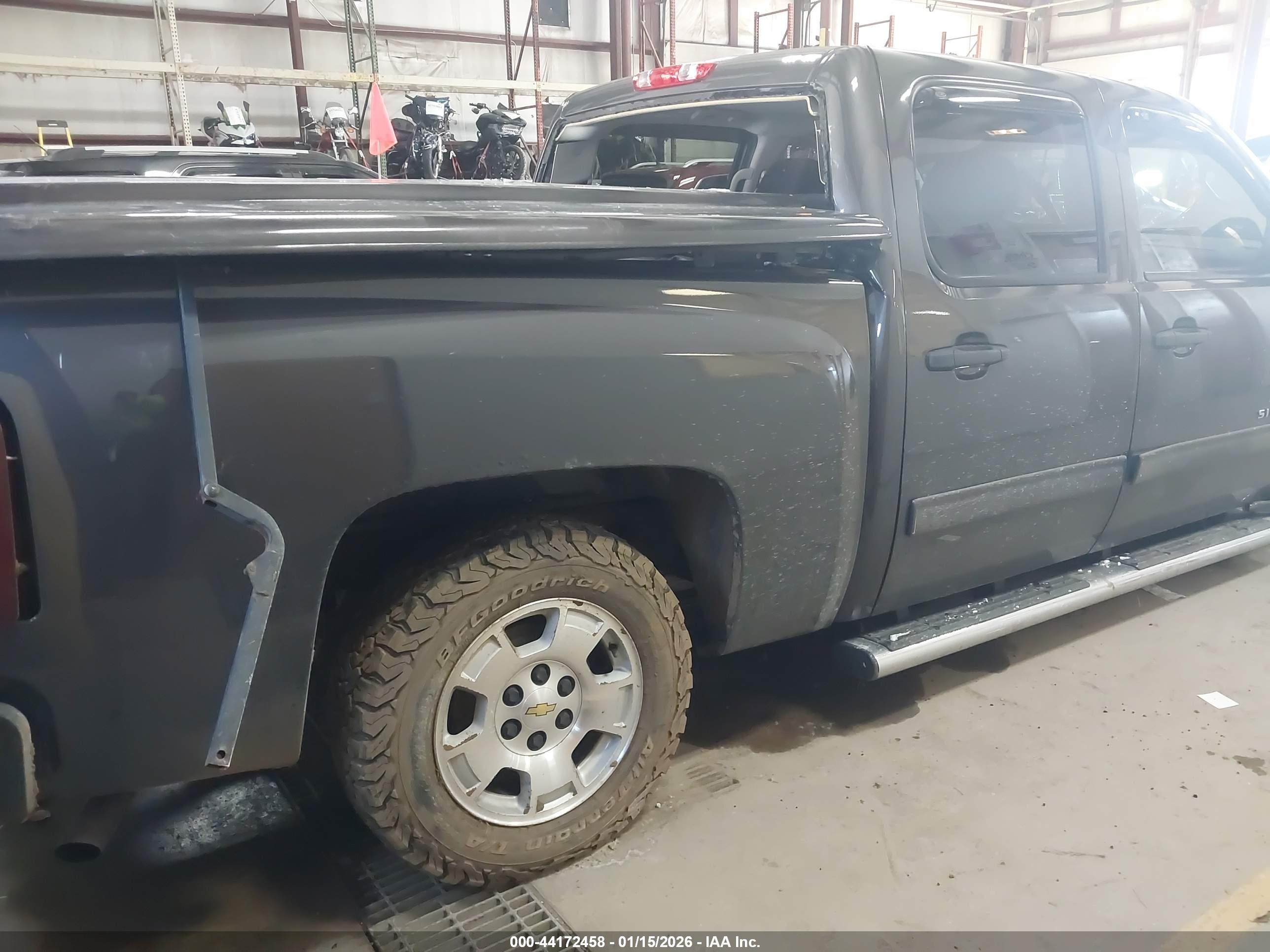 CHEVROLET SILVERADO image 4