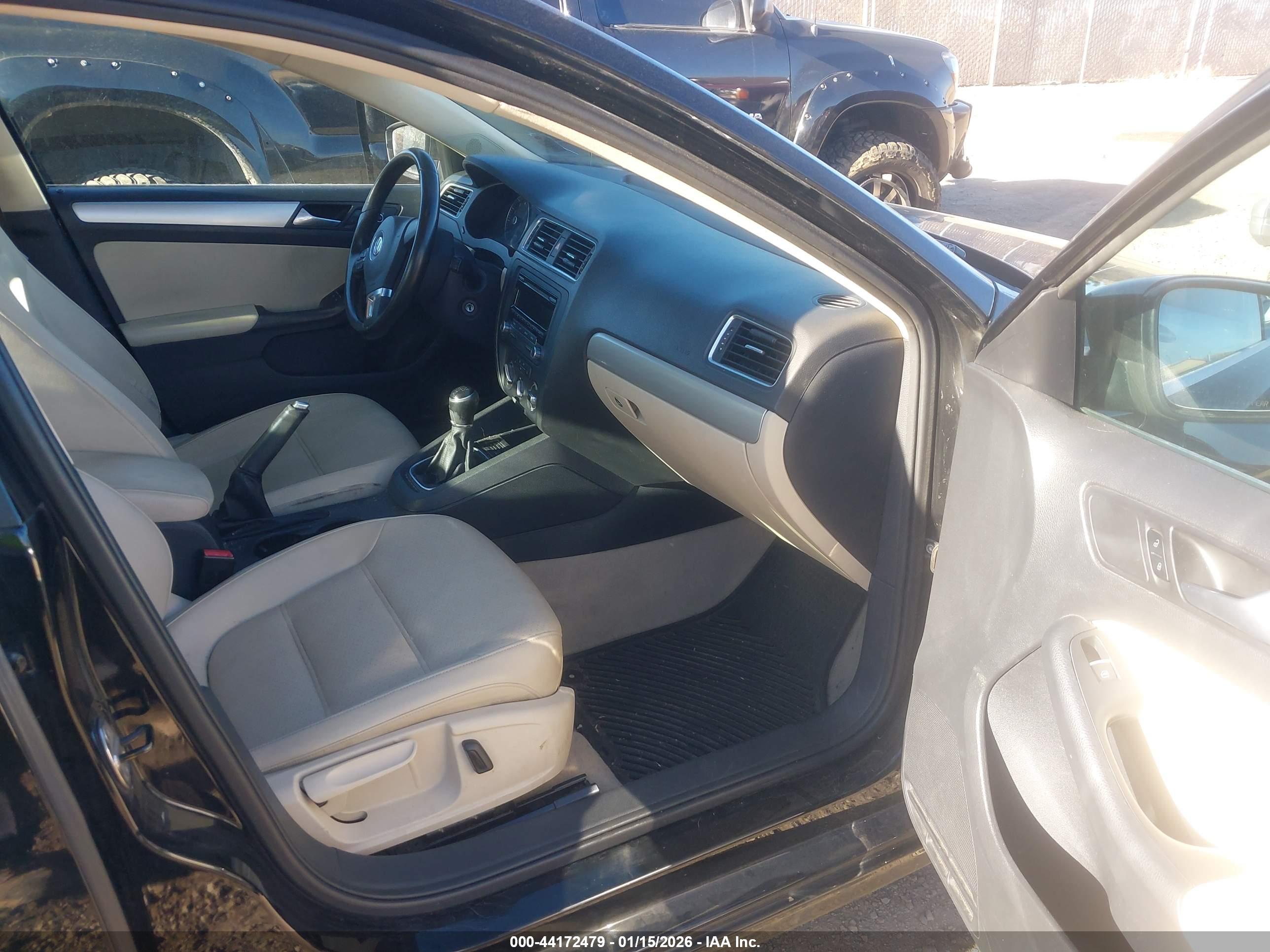 VOLKSWAGEN JETTA image 5