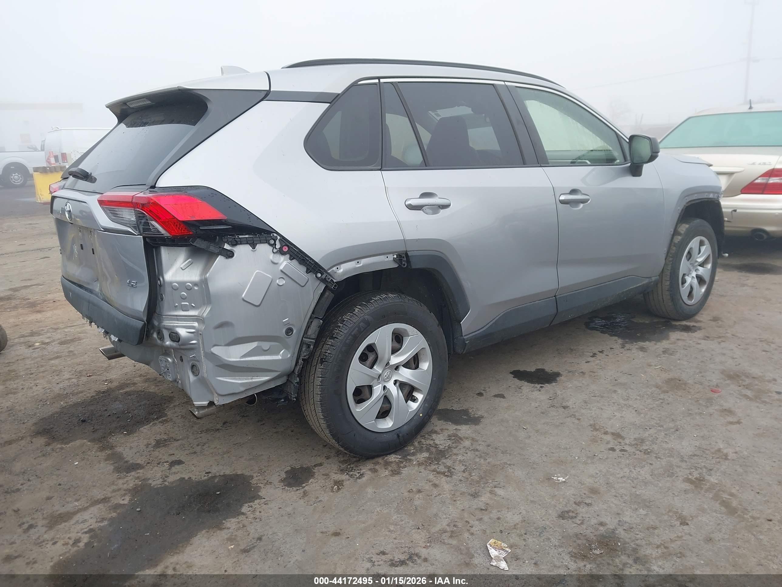 TOYOTA RAV4 image 4