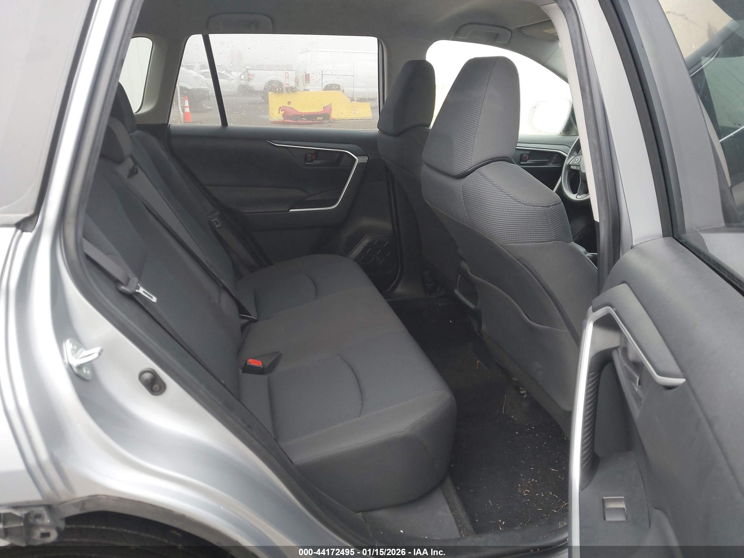TOYOTA RAV4 image 8