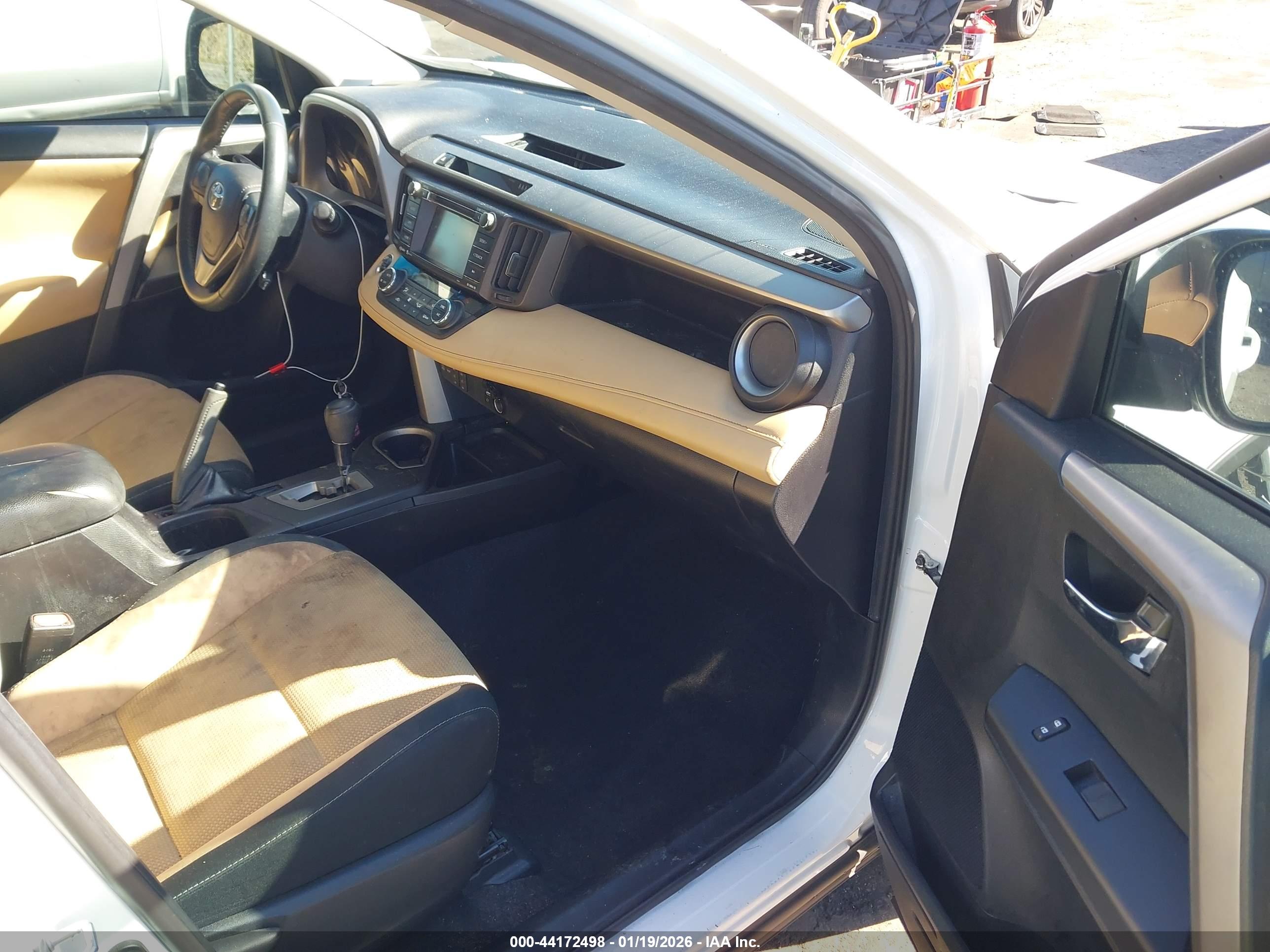 TOYOTA RAV4 image 5