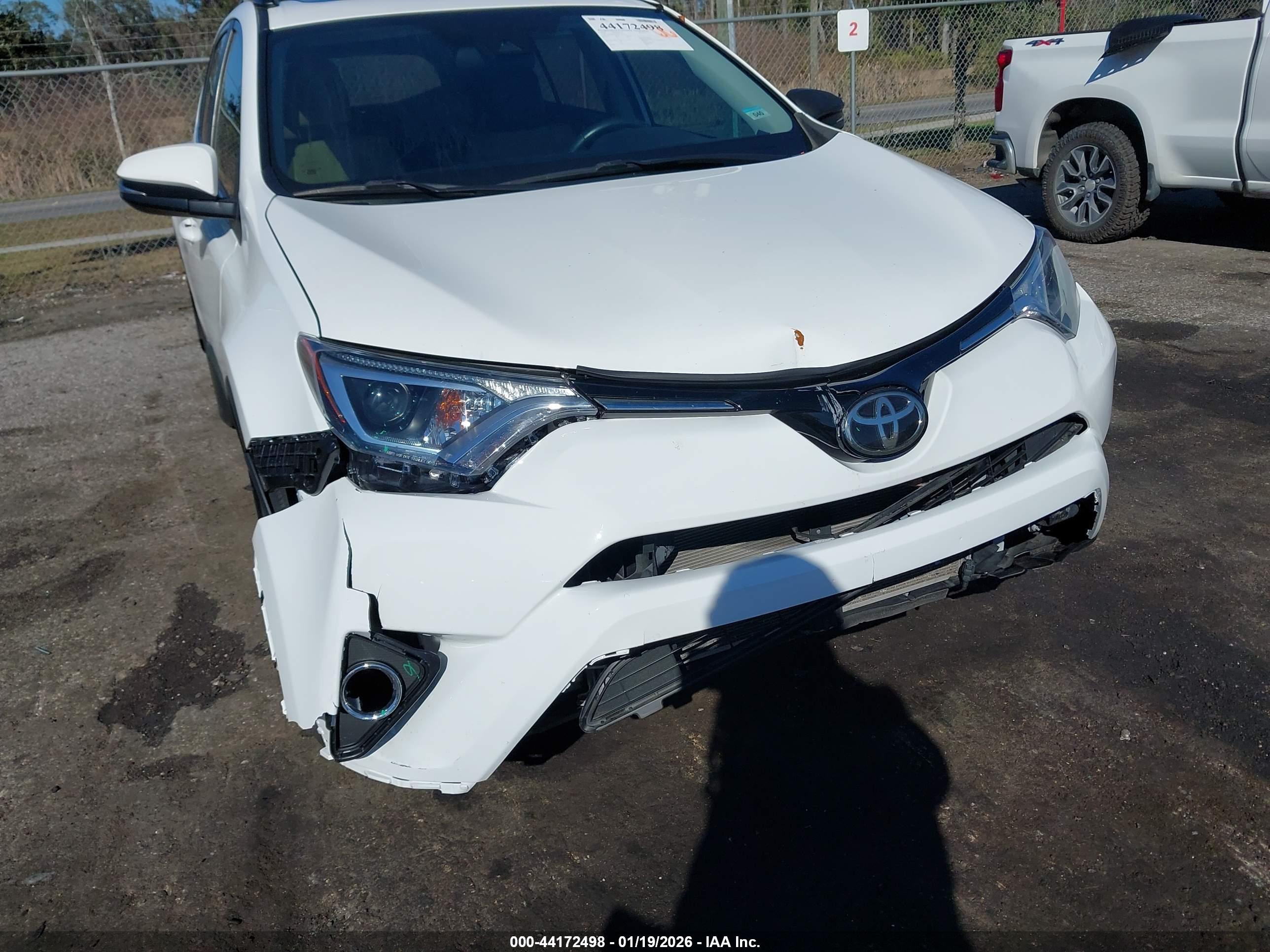 TOYOTA RAV4 image 6