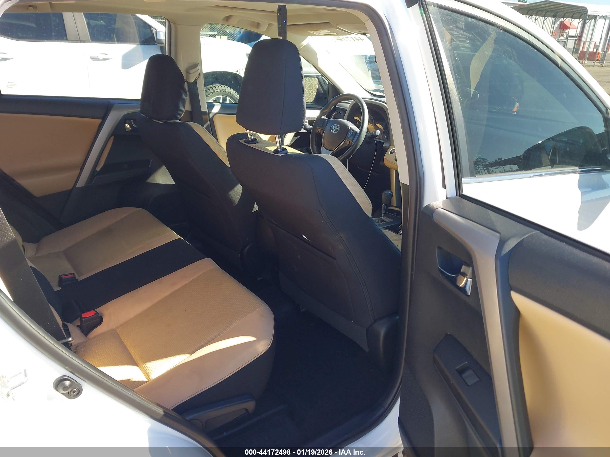 TOYOTA RAV4 image 8