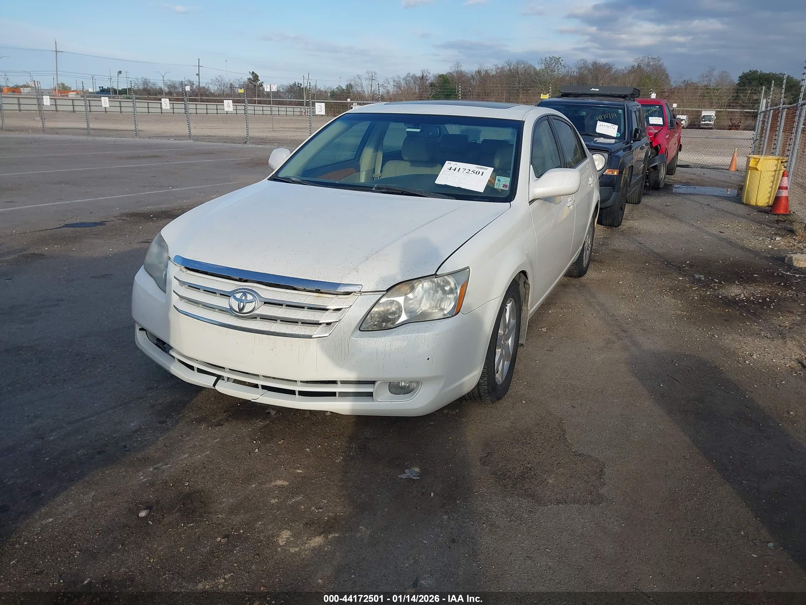 TOYOTA AVALON image 2