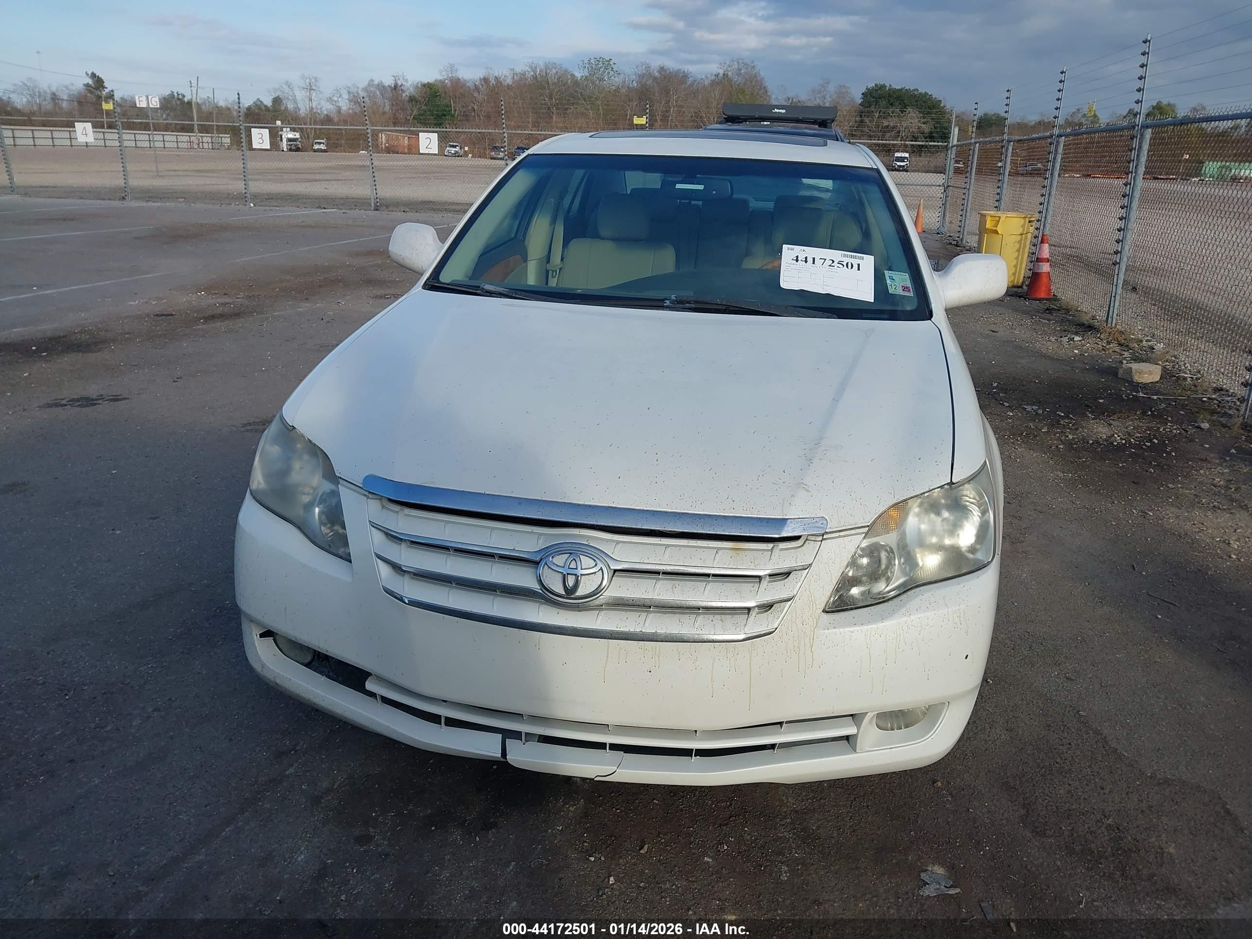 TOYOTA AVALON image 6