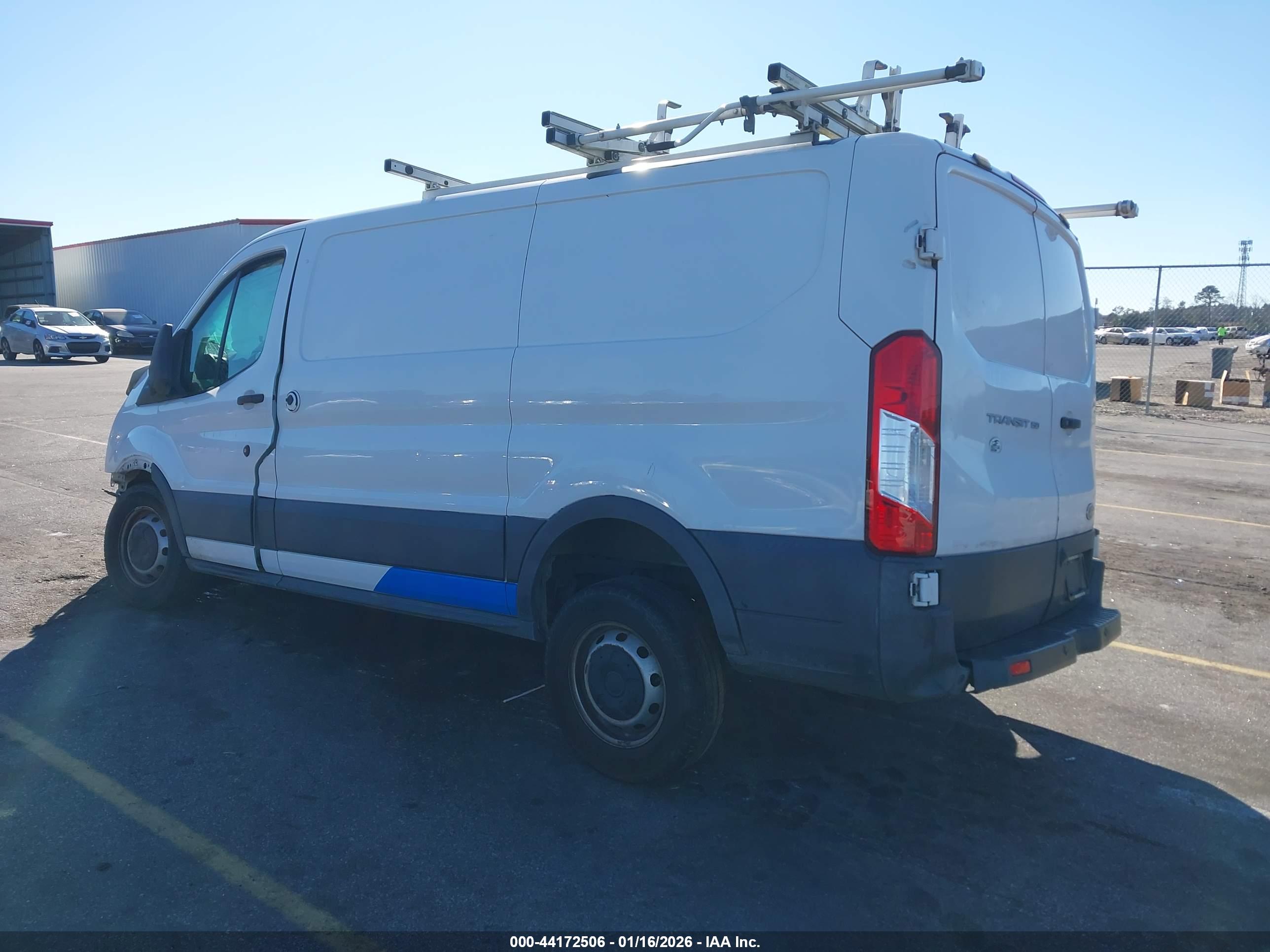 FORD TRANSIT-150 image 3