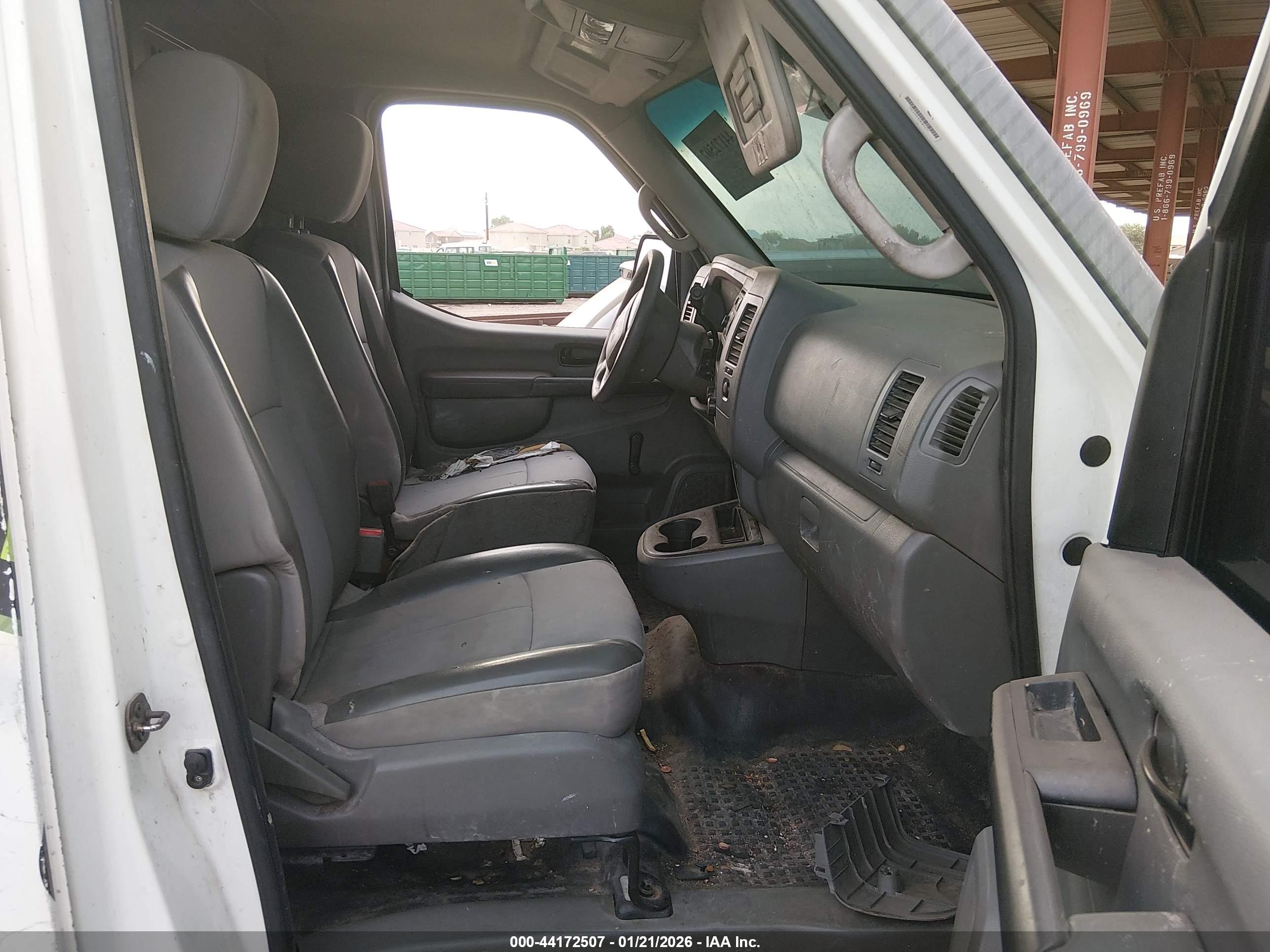 NISSAN NV image 5