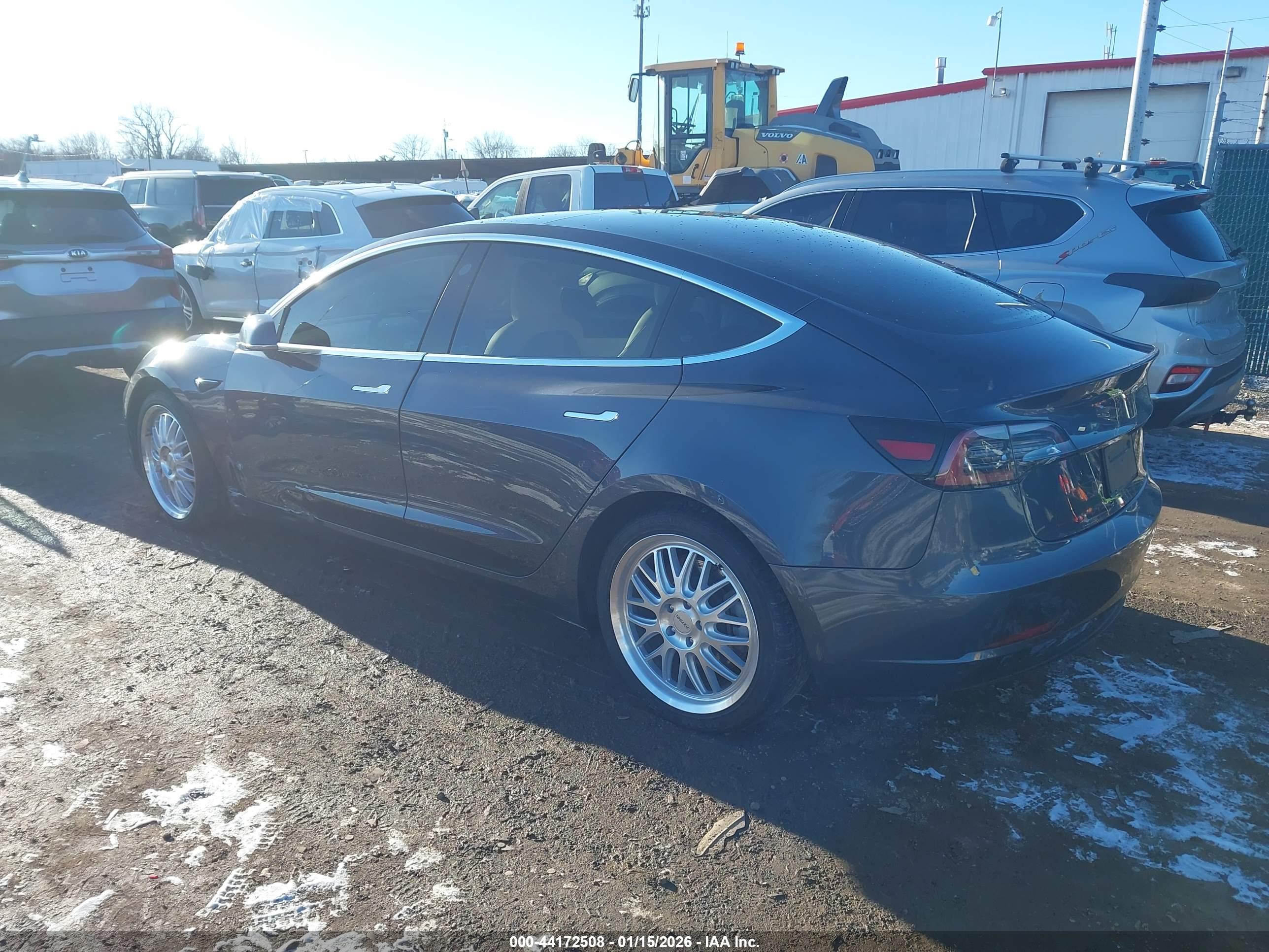 TESLA MODEL image 3