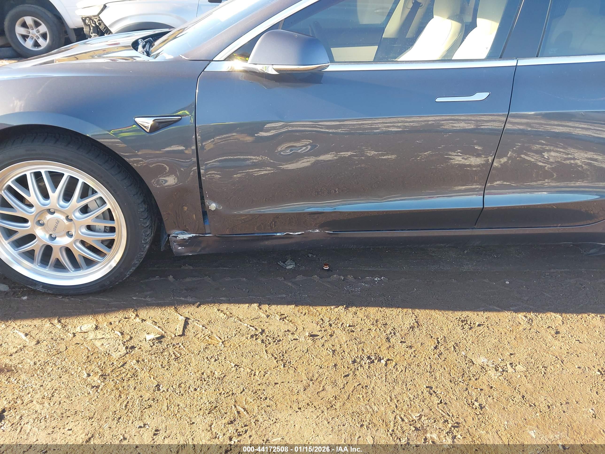TESLA MODEL image 6