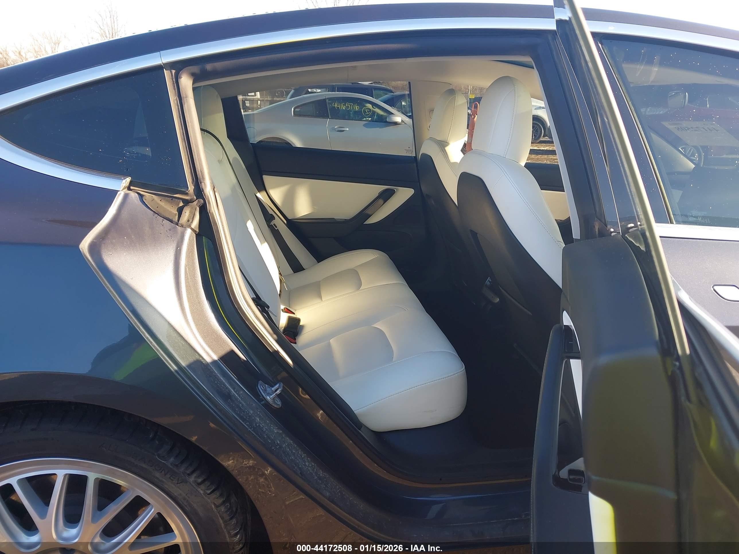 TESLA MODEL image 8