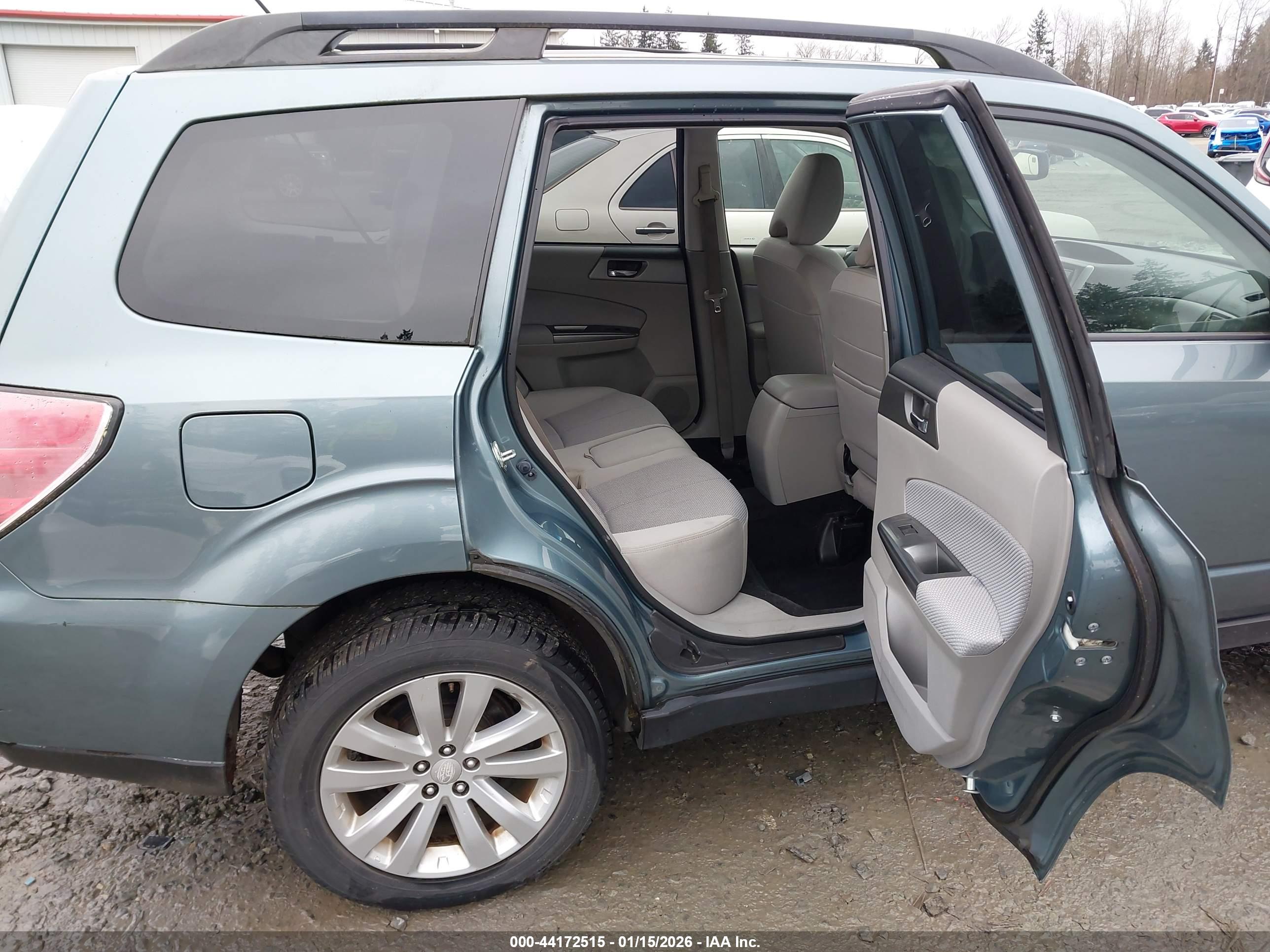 SUBARU FORESTER image 8