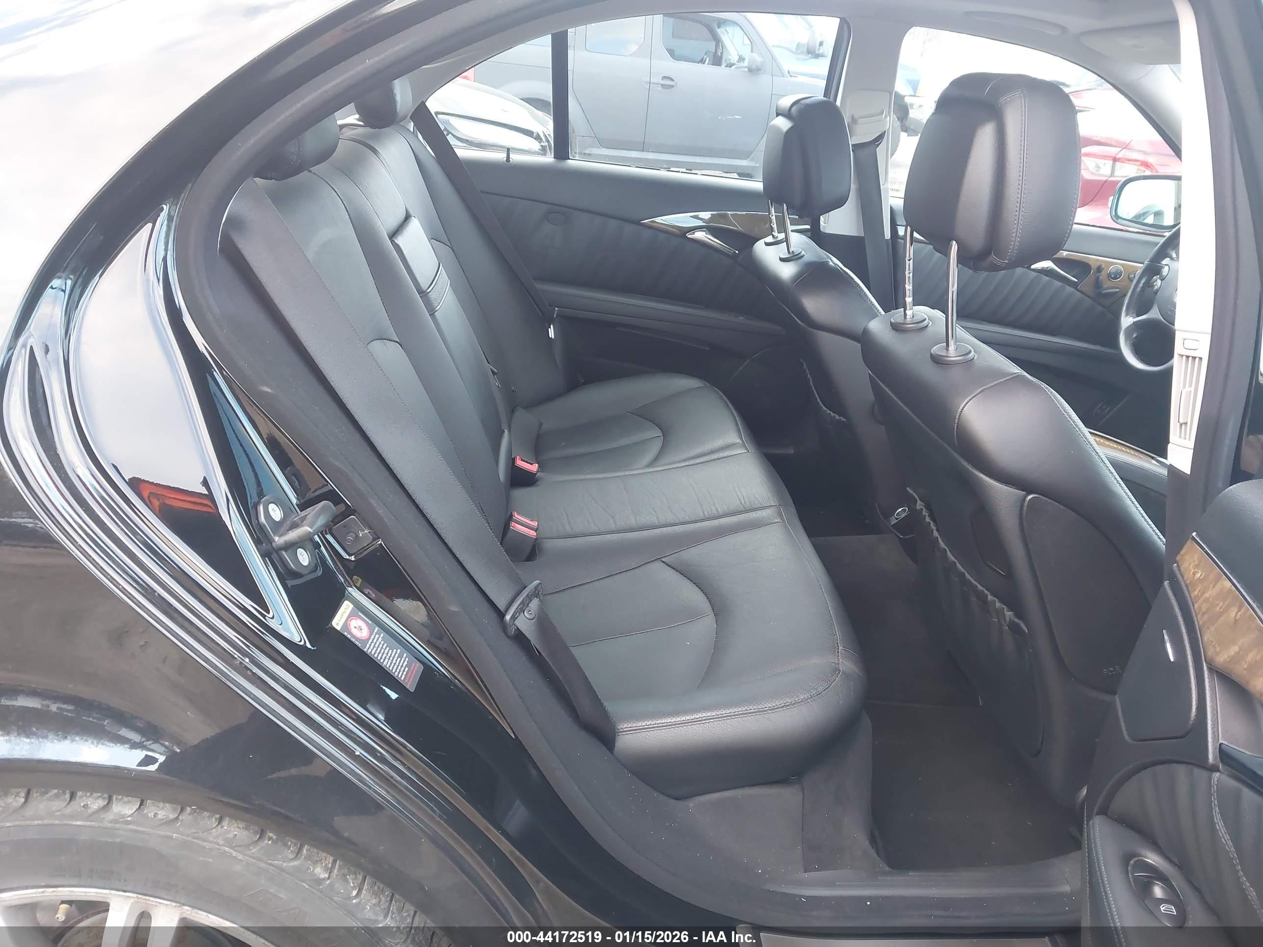 MERCEDES-BENZ E image 8