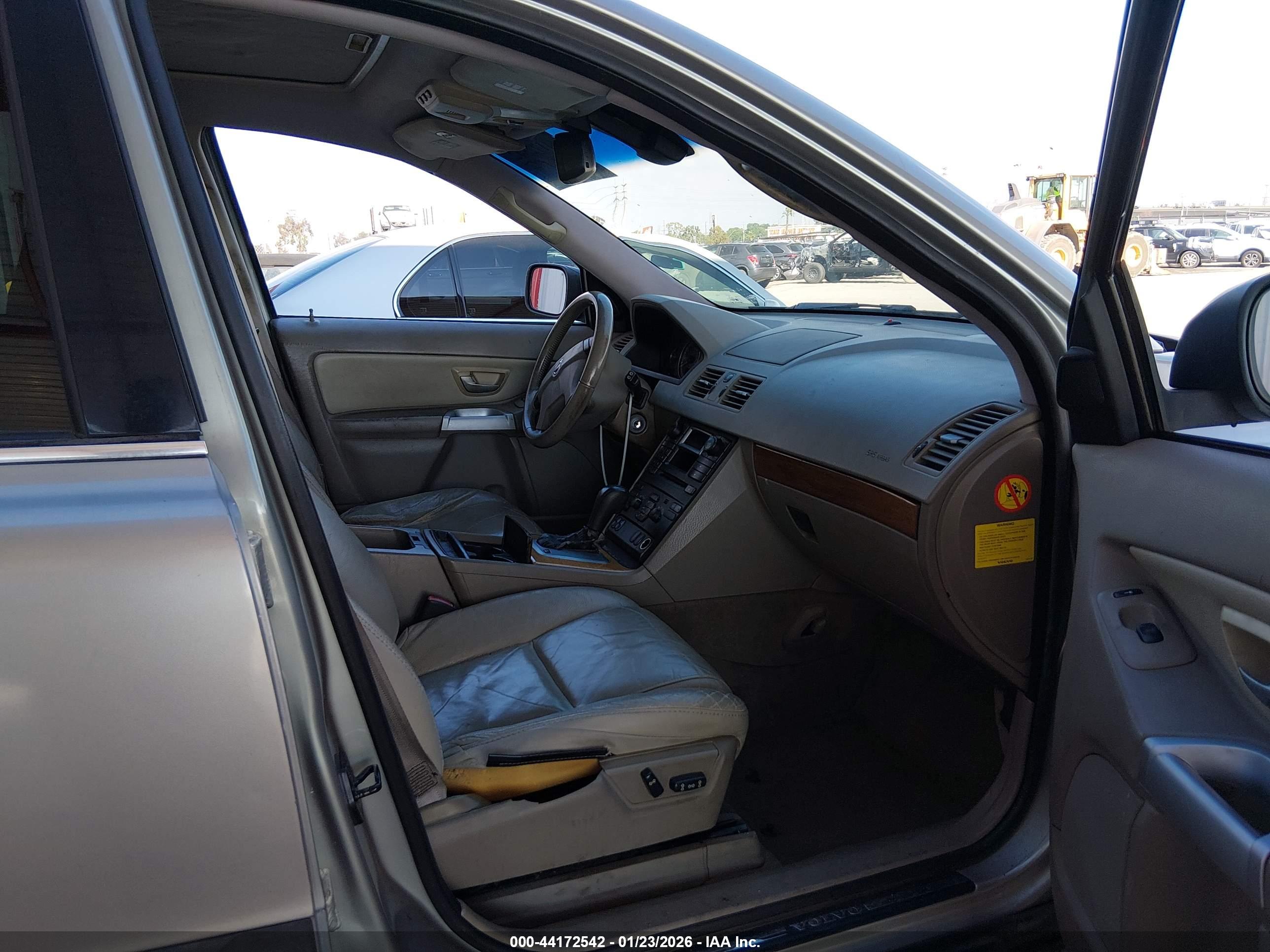 VOLVO XC90 image 5