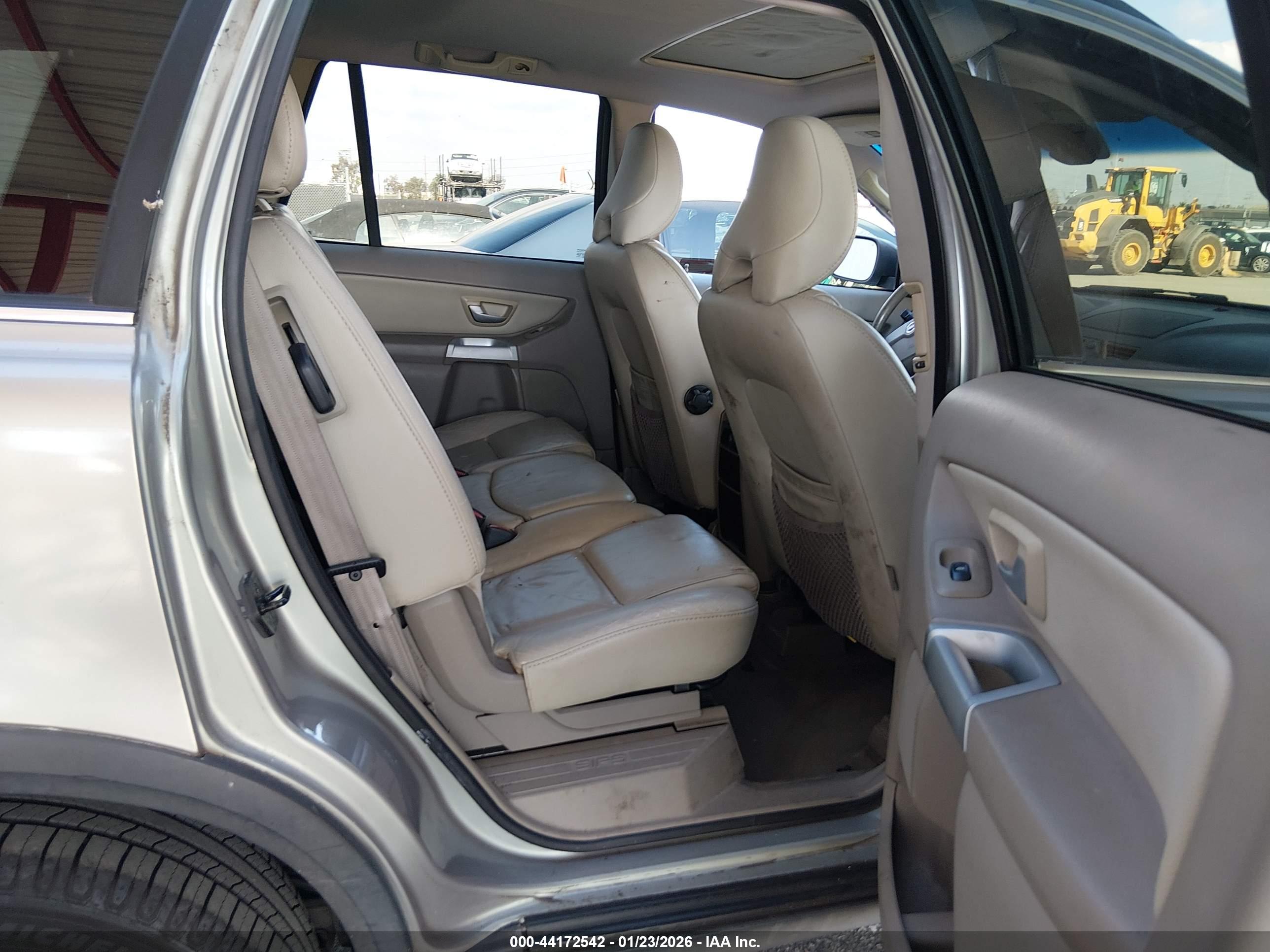 VOLVO XC90 image 8