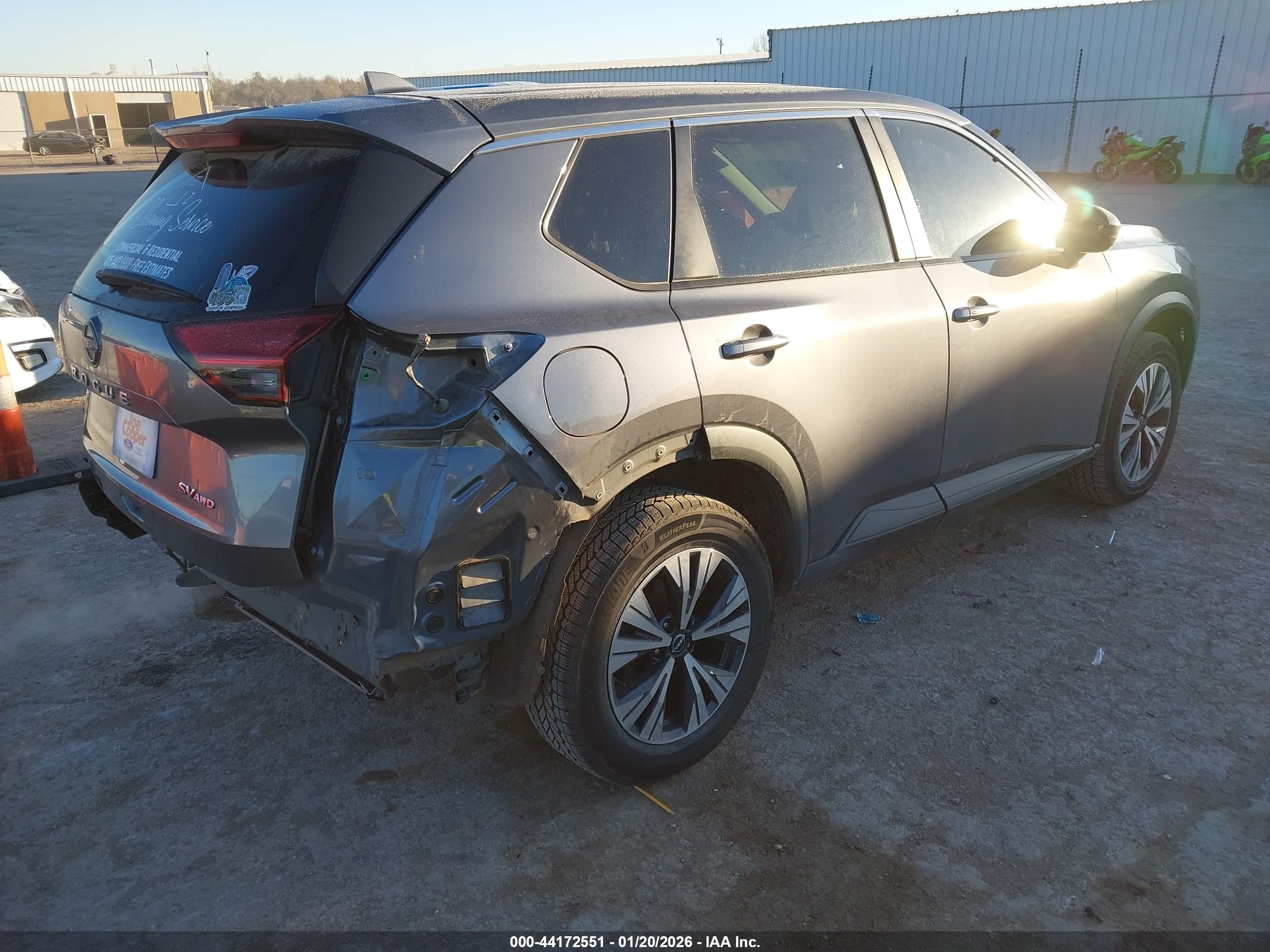 NISSAN ROGUE image 4