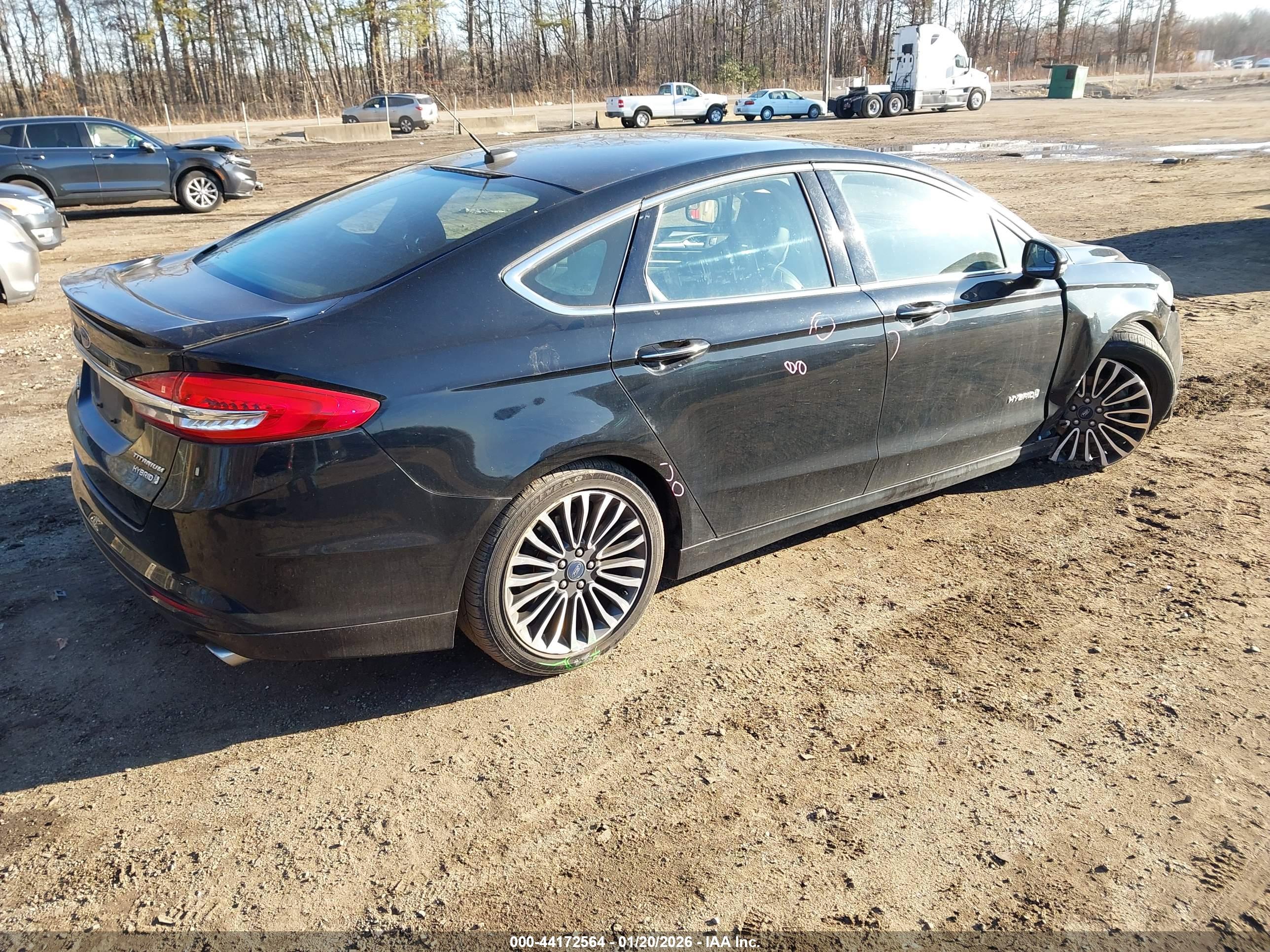 FORD FUSION image 4