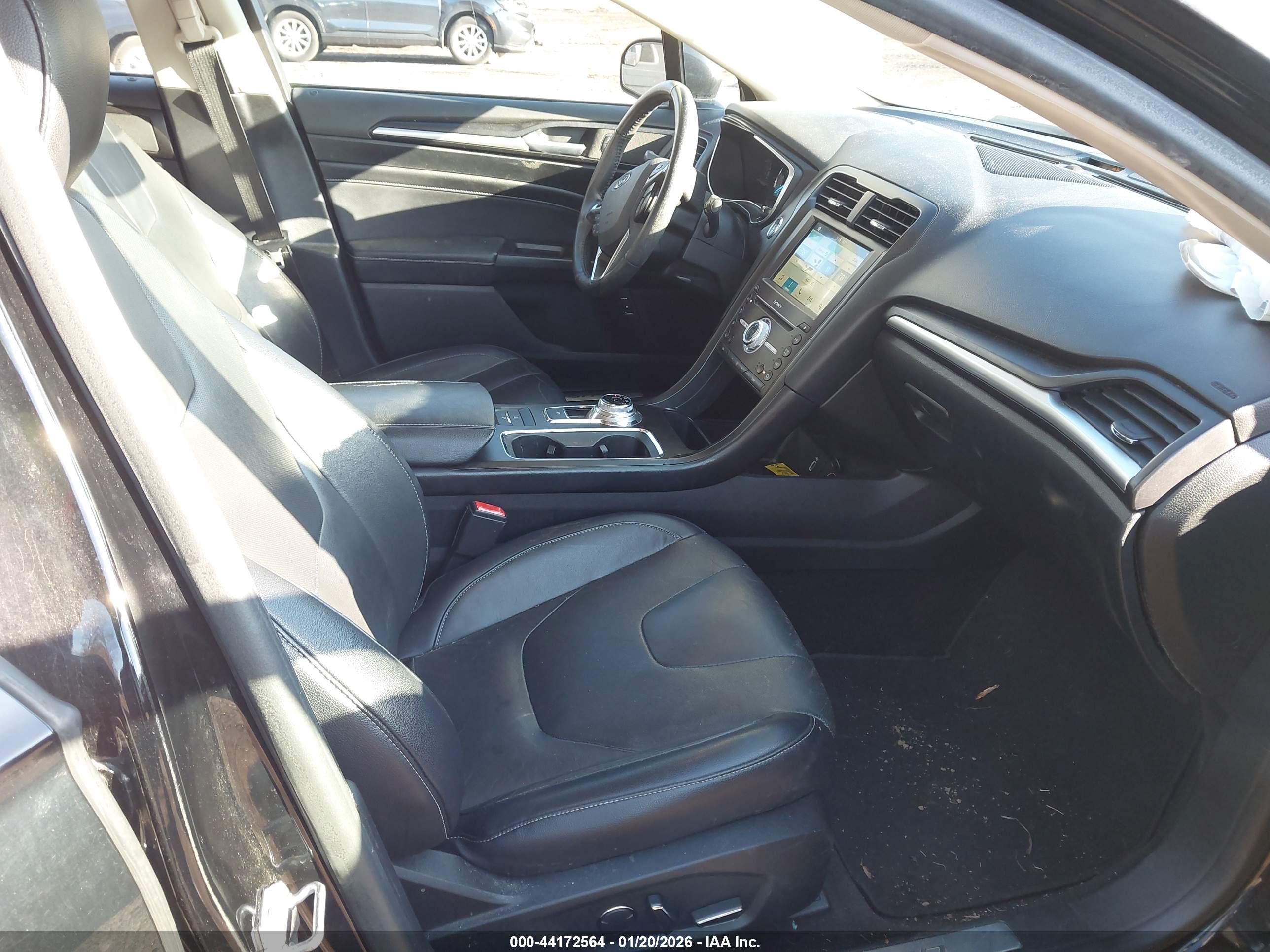 FORD FUSION image 5