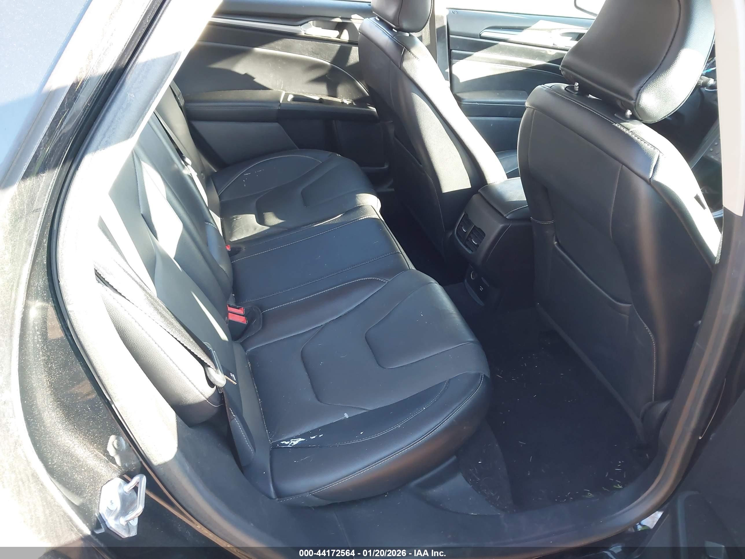 FORD FUSION image 8