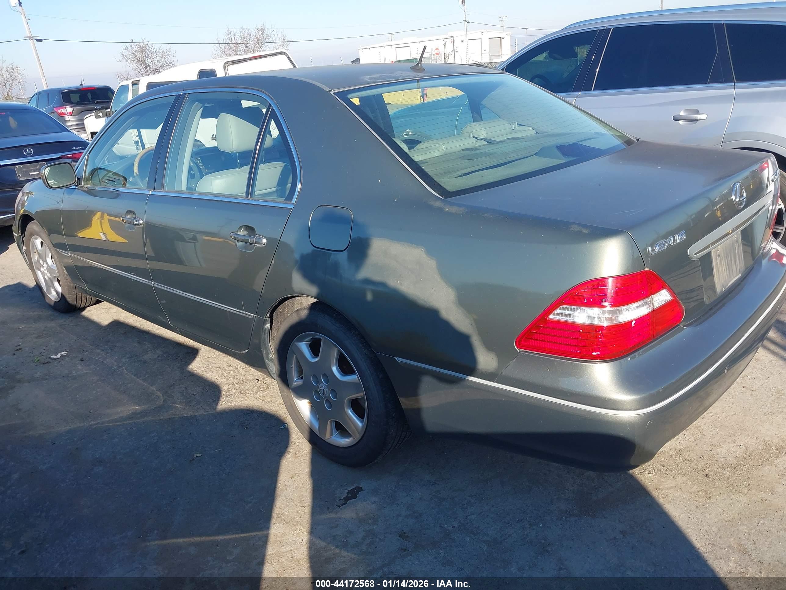 LEXUS LS image 3
