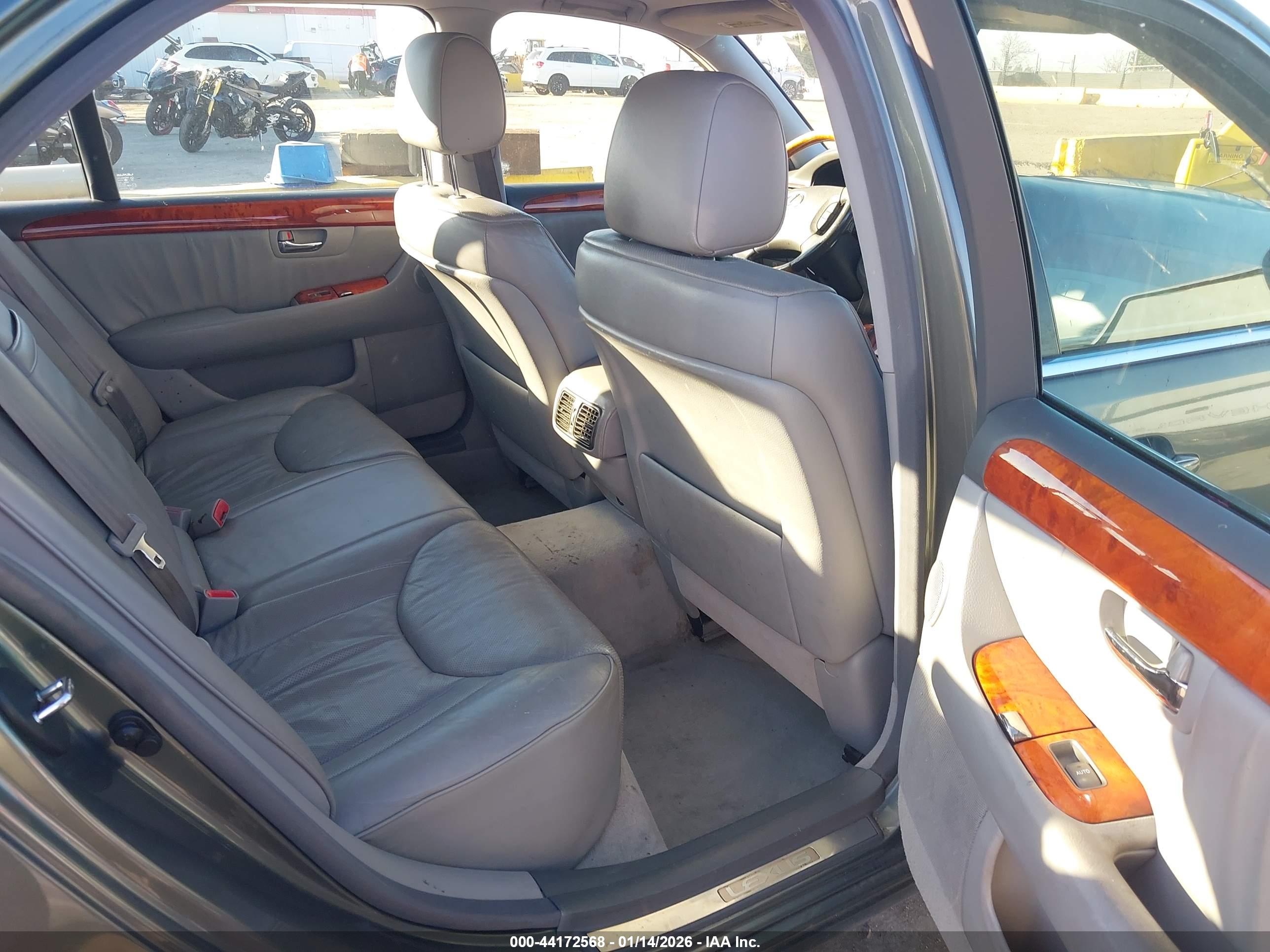 LEXUS LS image 8