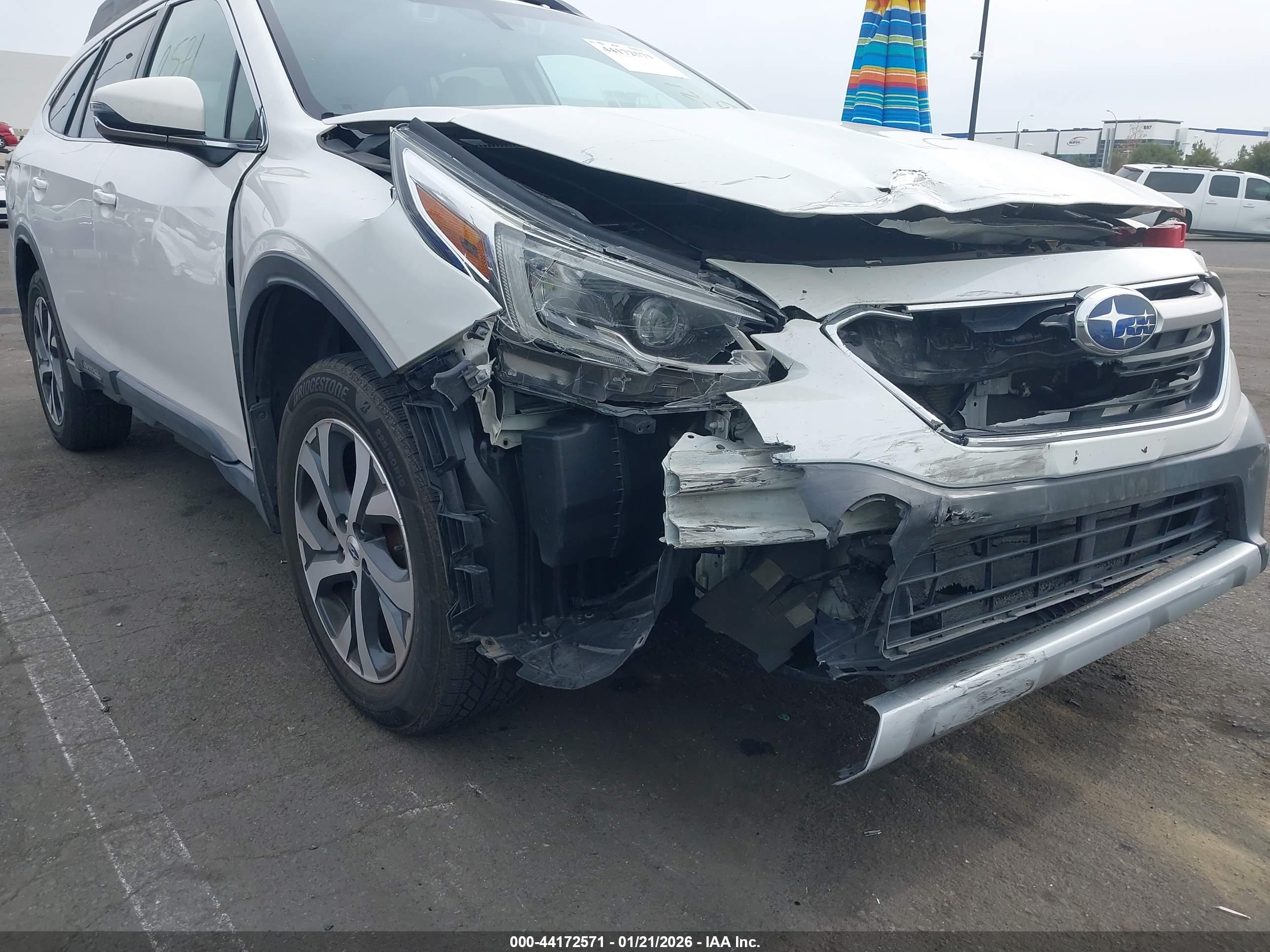 SUBARU OUTBACK image 6