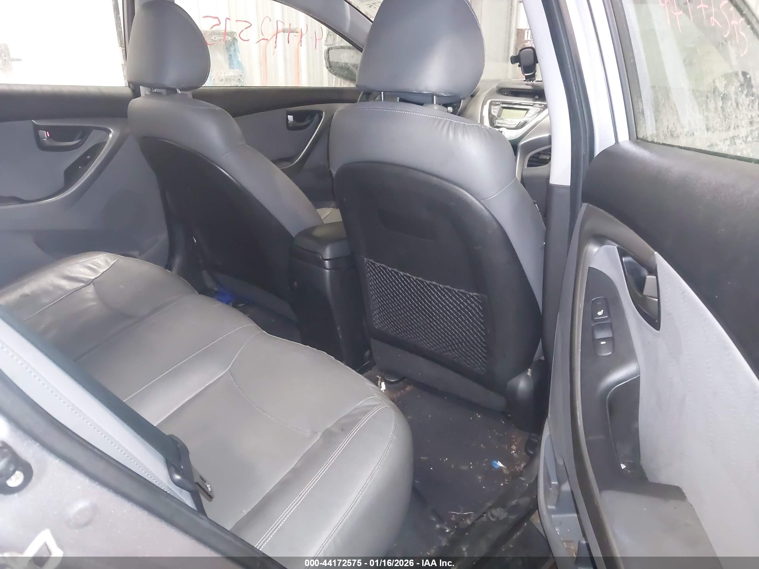 HYUNDAI ELANTRA image 8