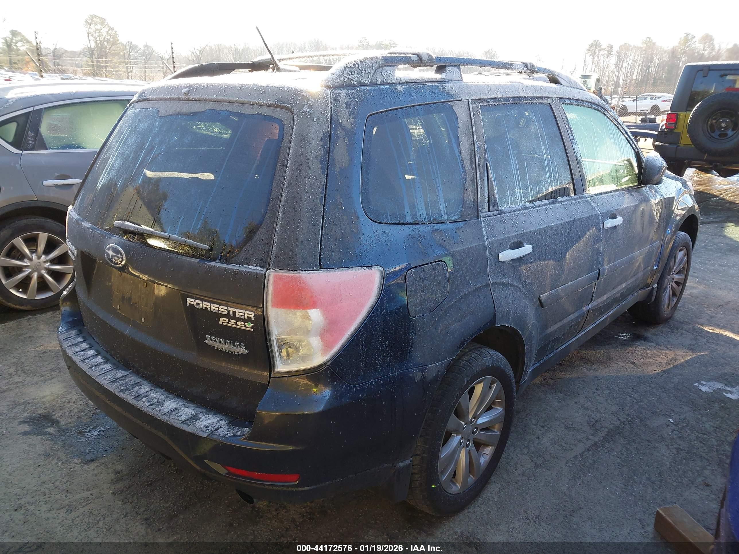 SUBARU FORESTER image 4