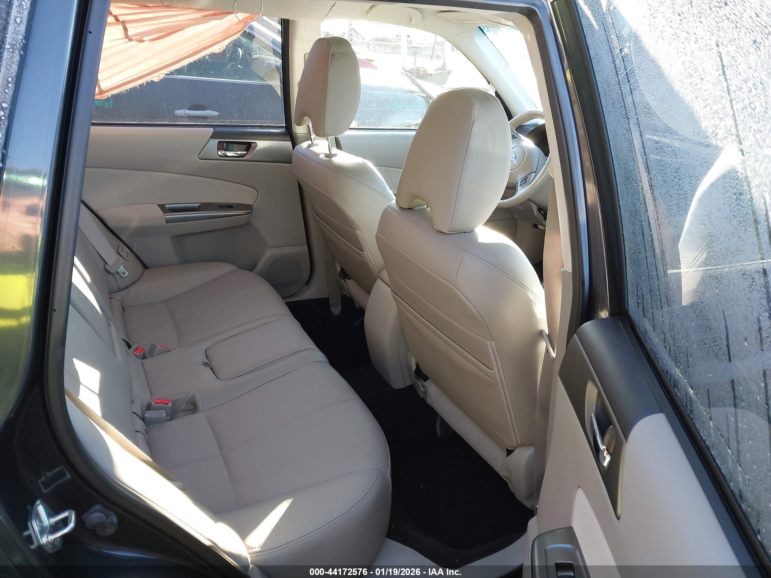 SUBARU FORESTER image 8