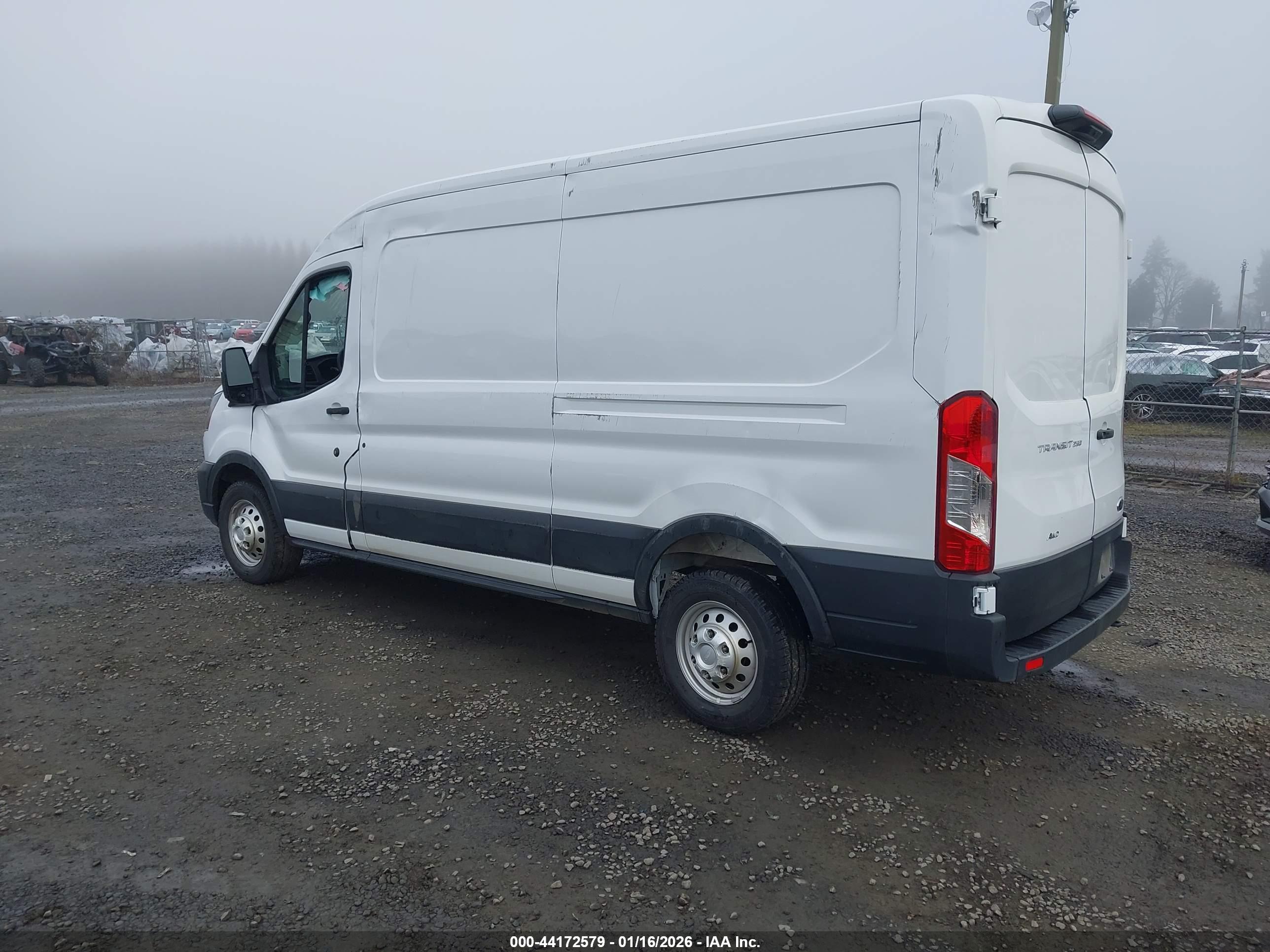 FORD TRANSIT-250 image 3
