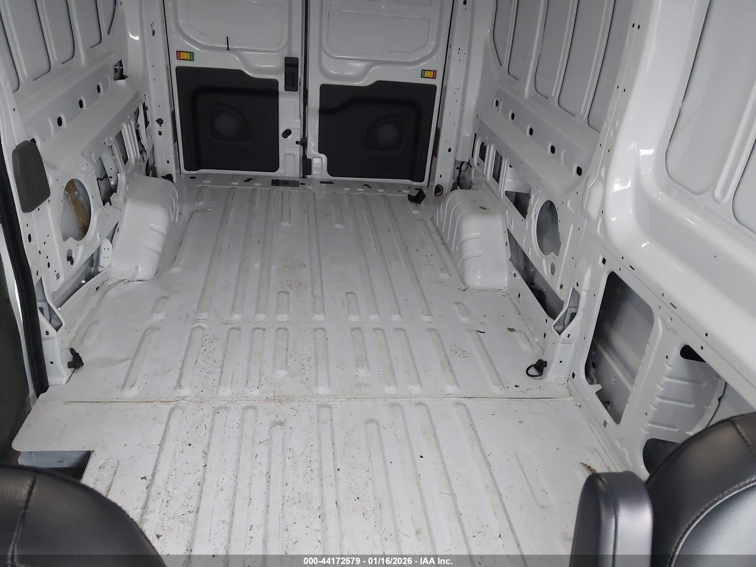 FORD TRANSIT-250 image 8