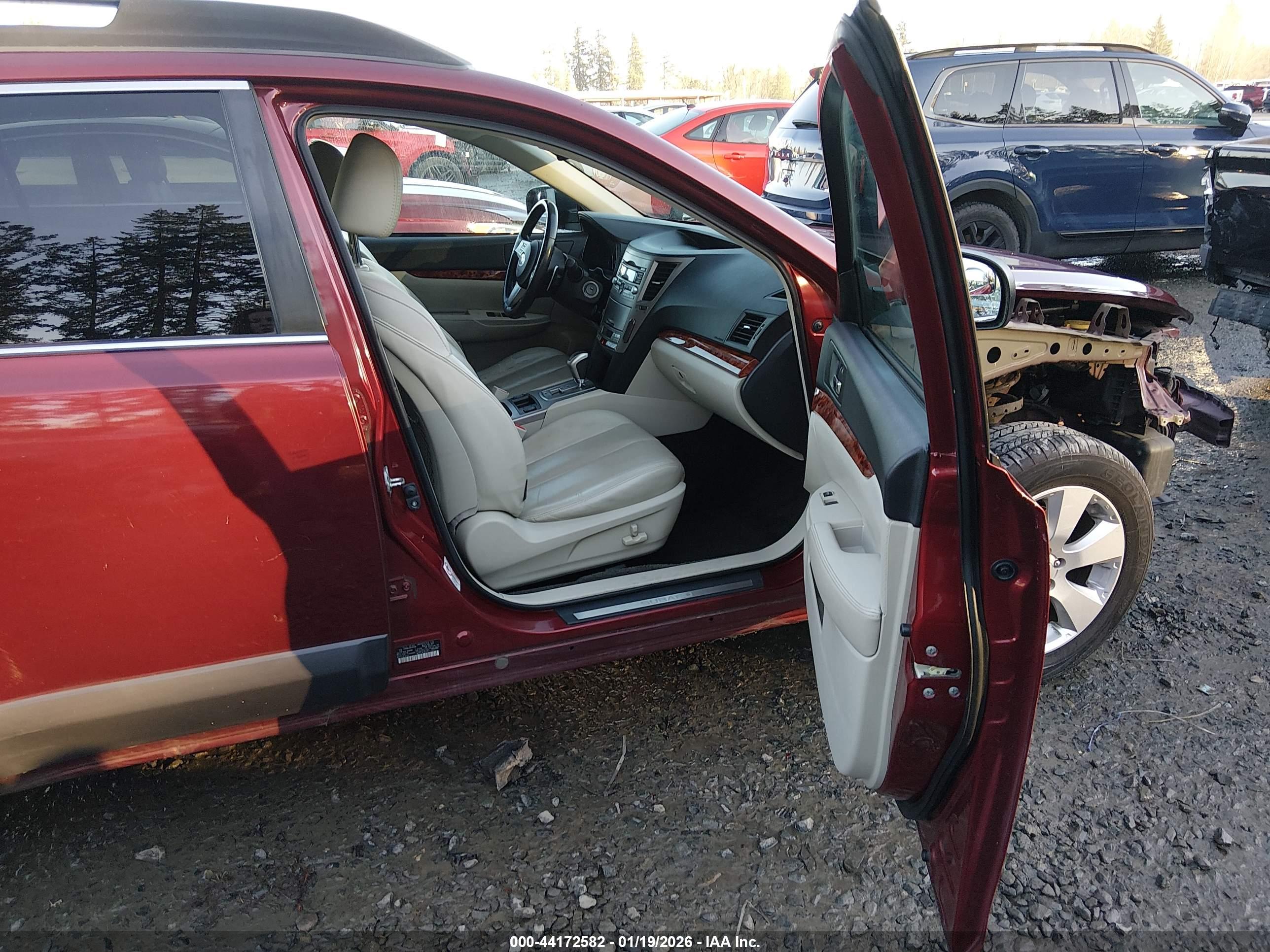 SUBARU OUTBACK image 5