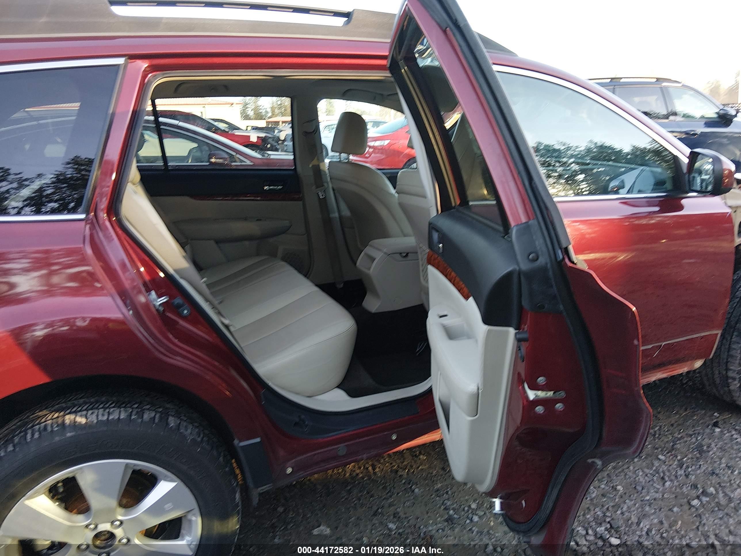 SUBARU OUTBACK image 8