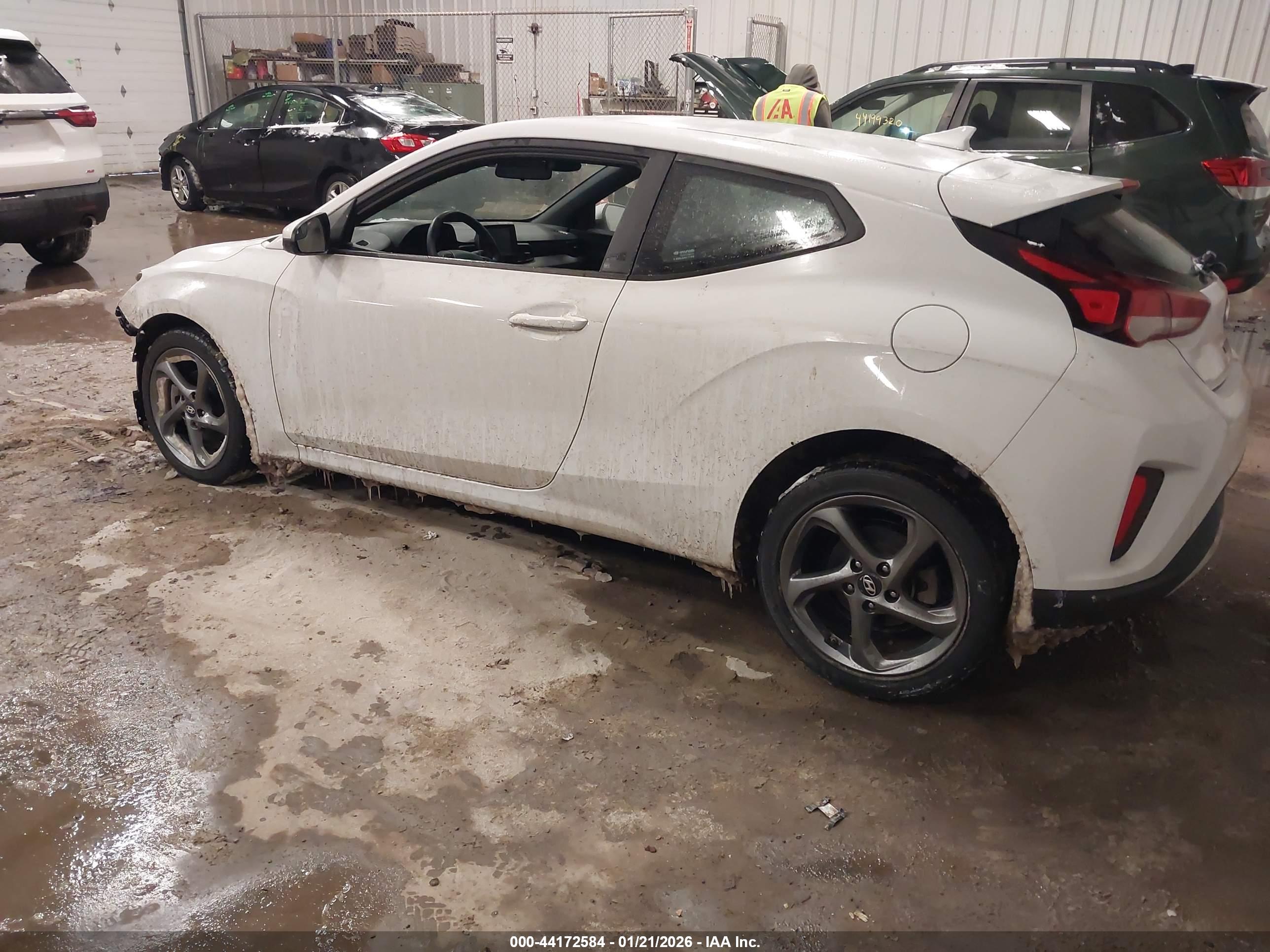 HYUNDAI VELOSTER image 3