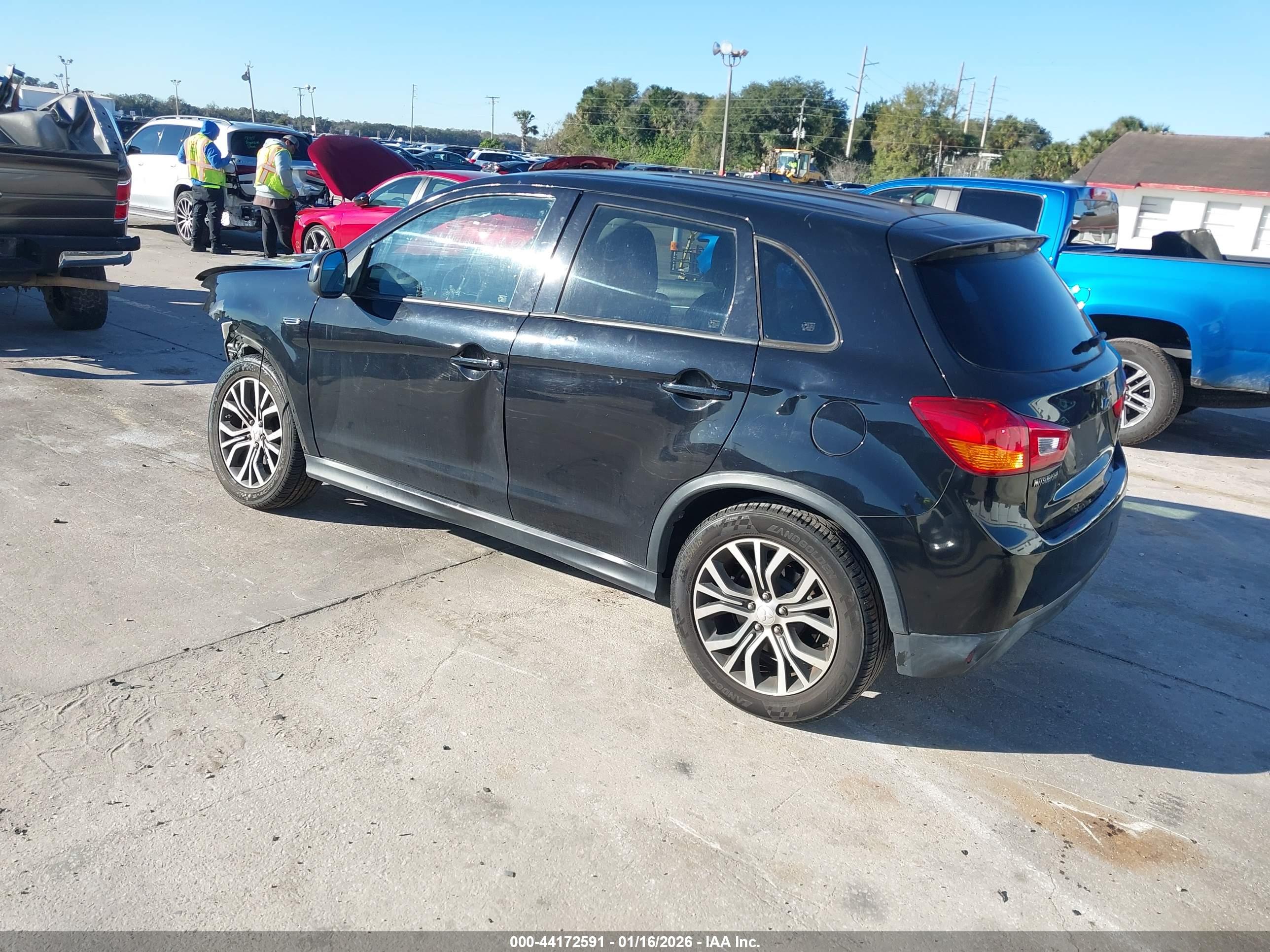 MITSUBISHI OUTLANDER image 3