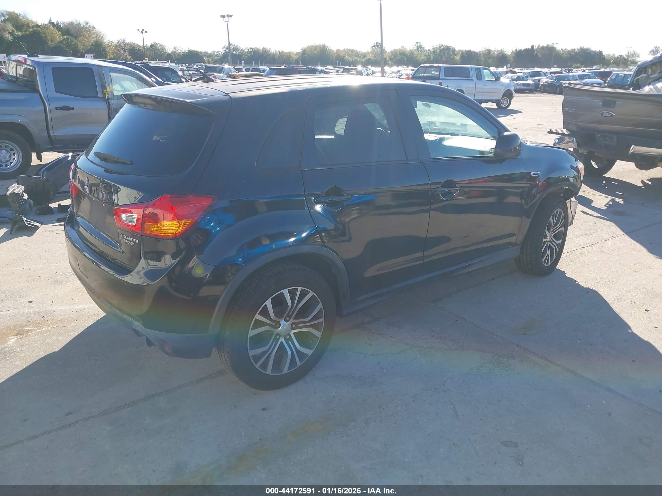MITSUBISHI OUTLANDER image 4