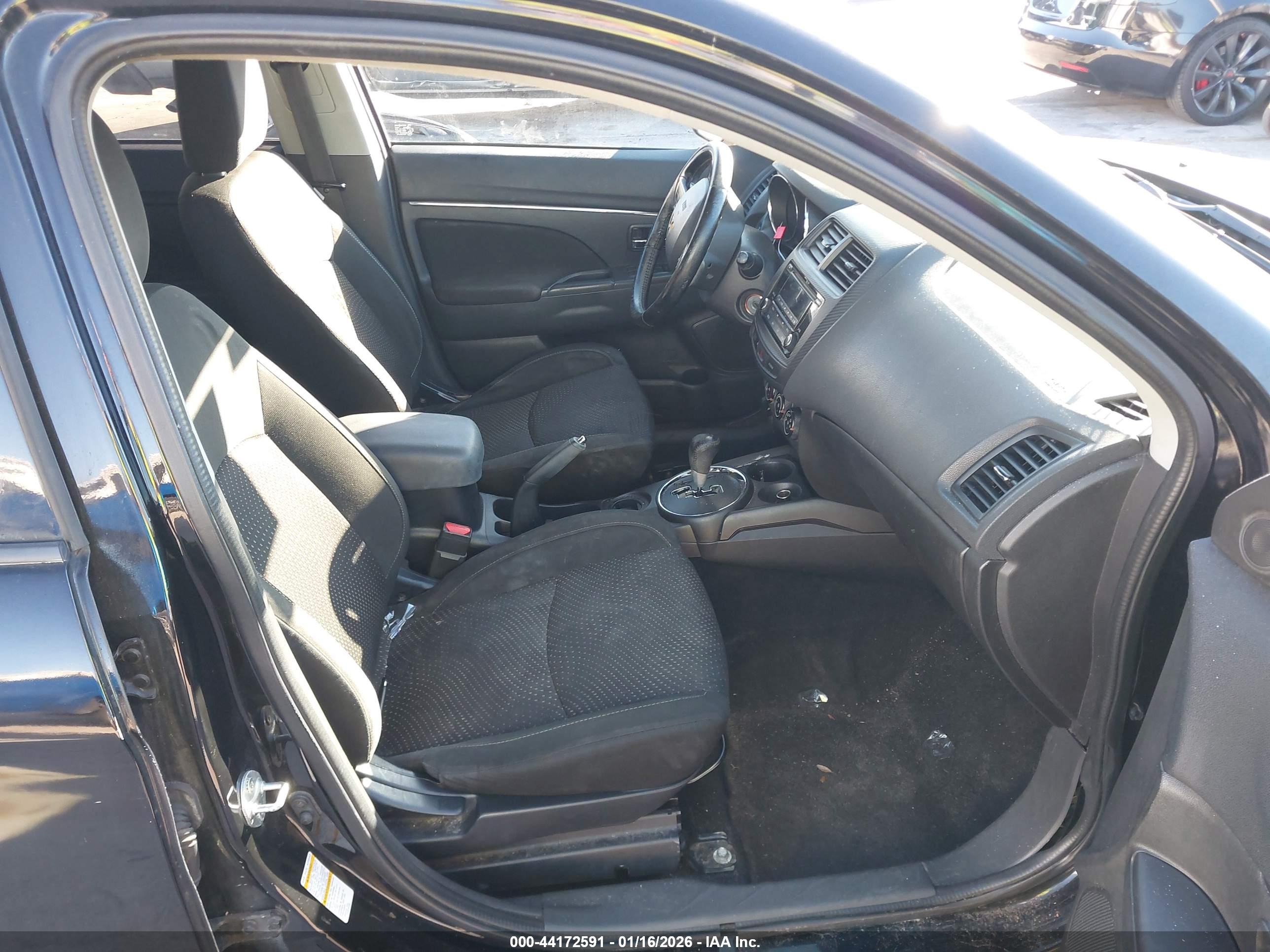 MITSUBISHI OUTLANDER image 5