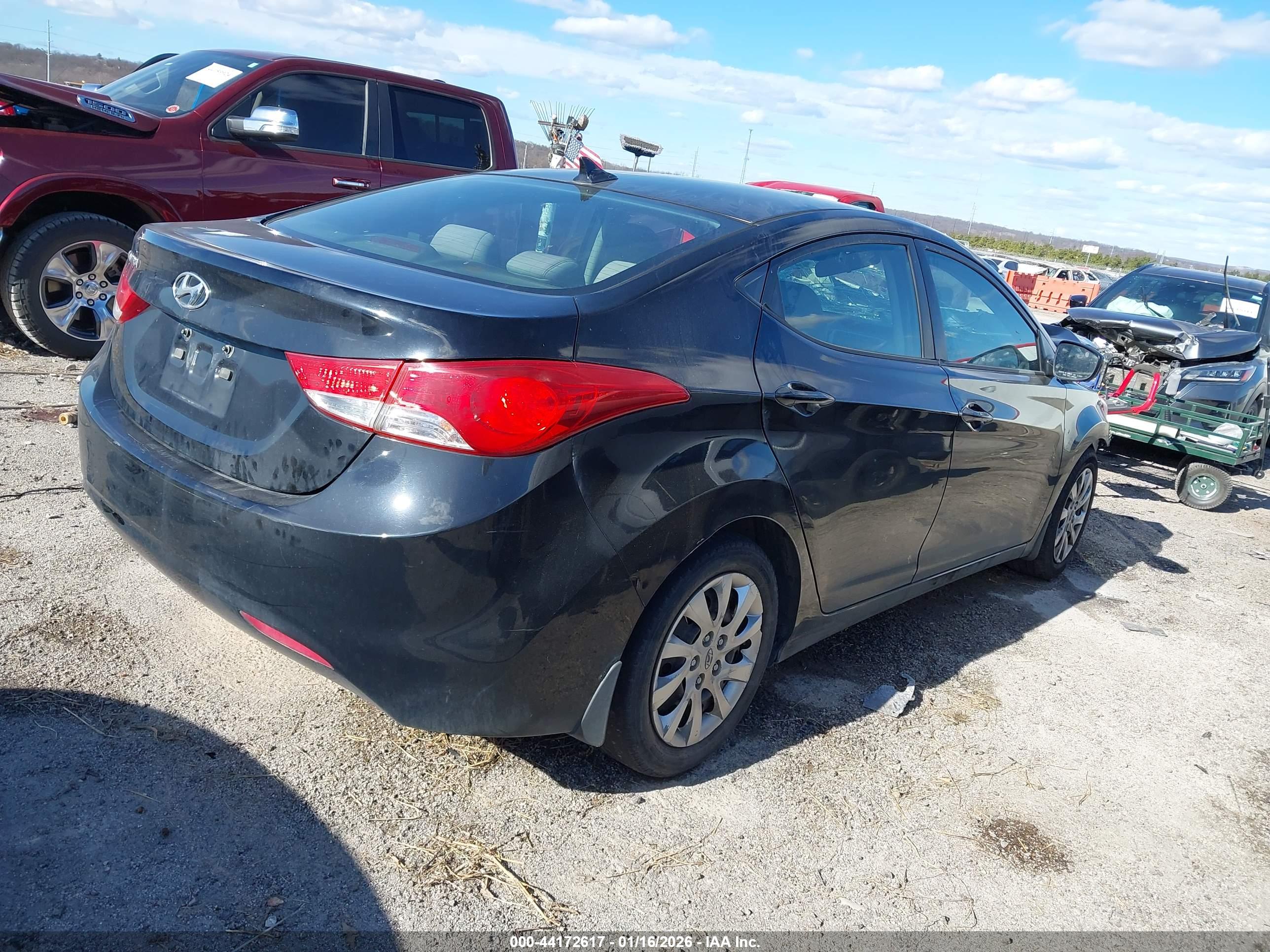 HYUNDAI ELANTRA image 4