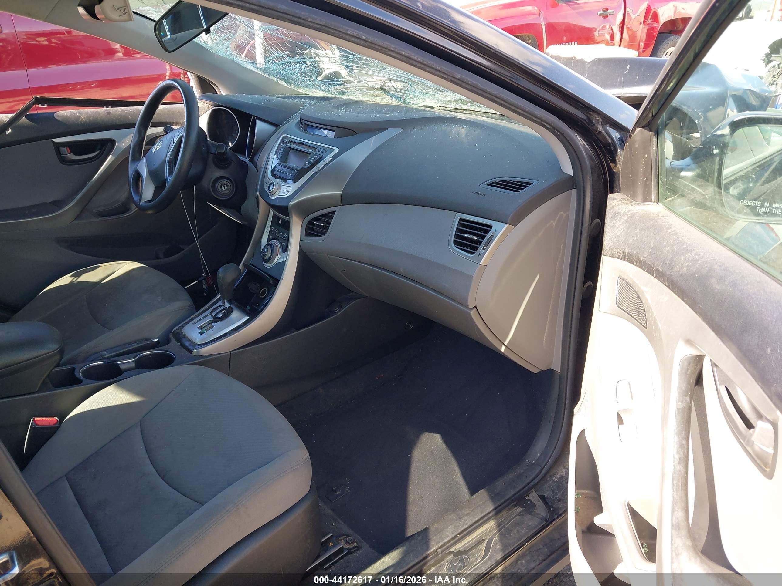 HYUNDAI ELANTRA image 5