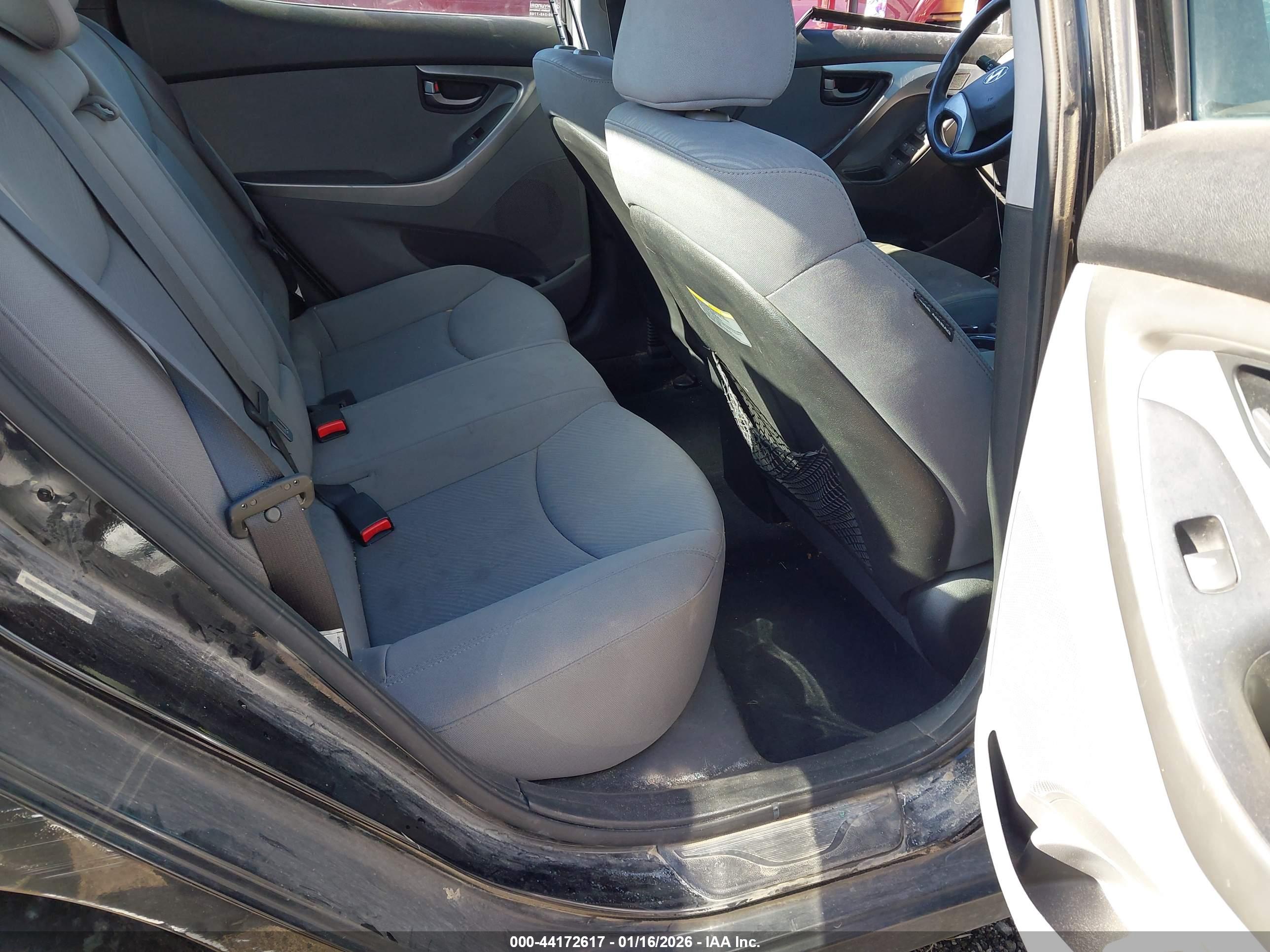 HYUNDAI ELANTRA image 8