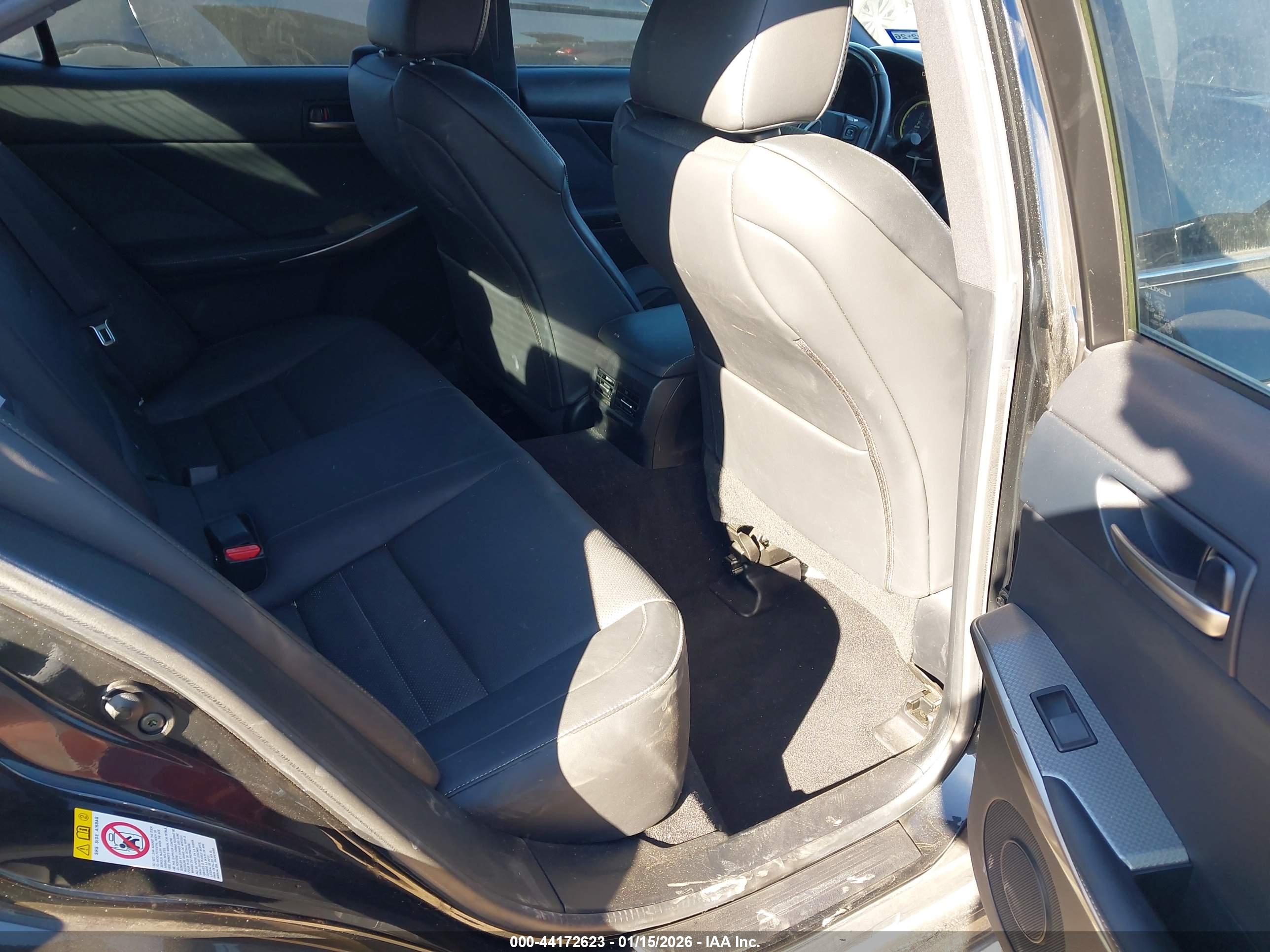LEXUS IS image 8