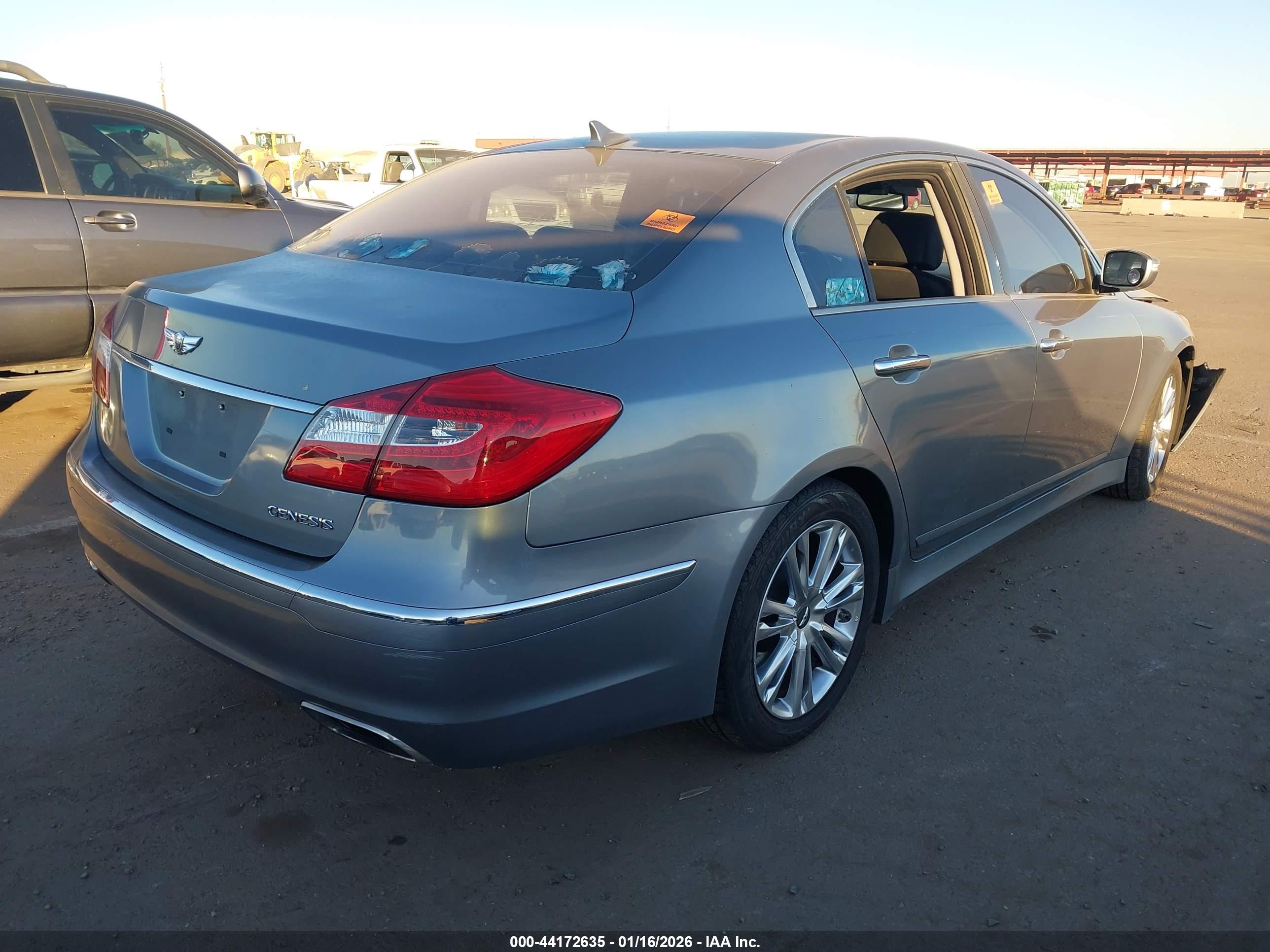 HYUNDAI GENESIS image 4