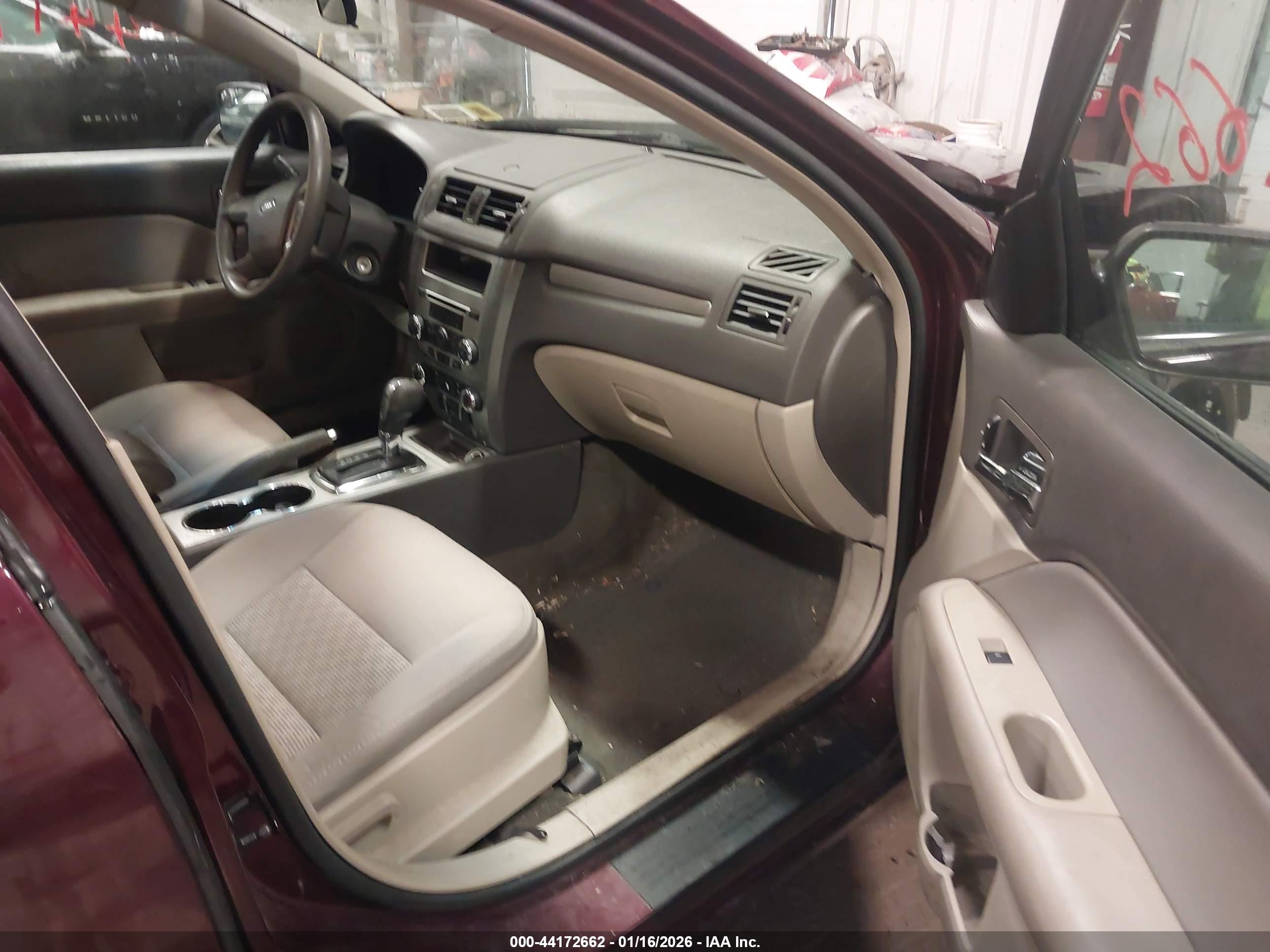 FORD FUSION image 5