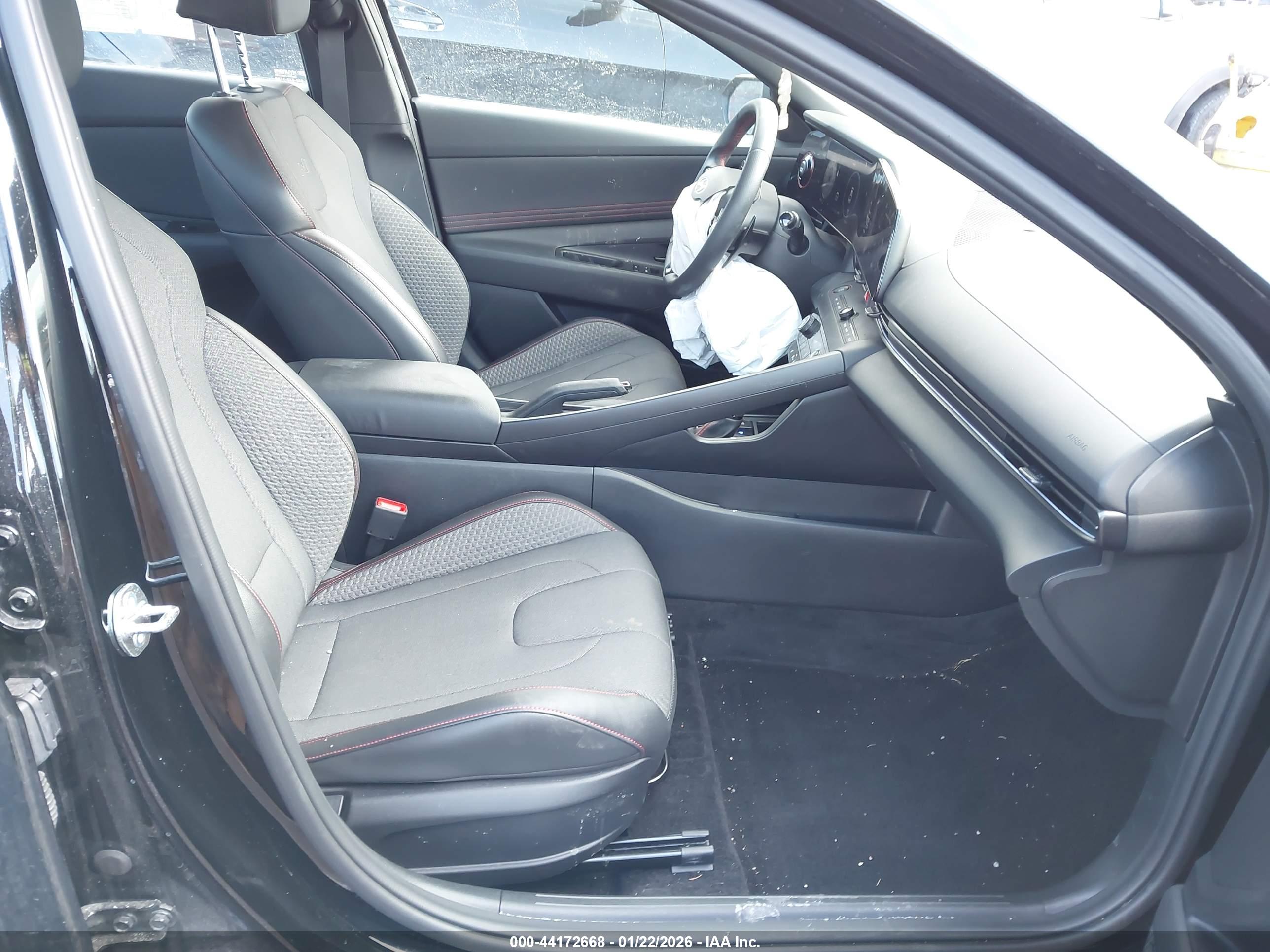 HYUNDAI ELANTRA image 5