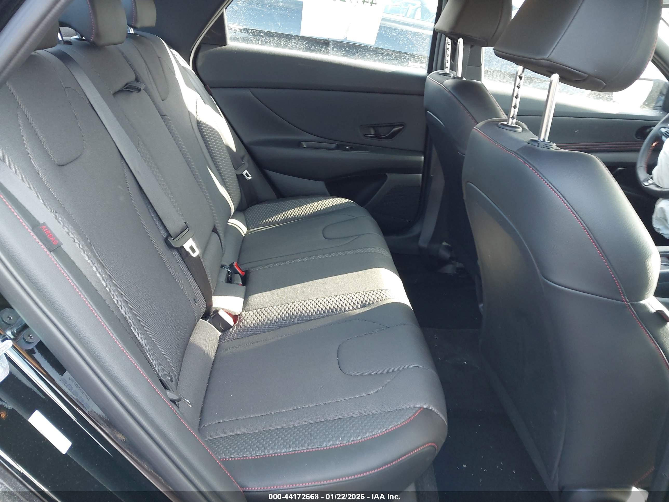 HYUNDAI ELANTRA image 8