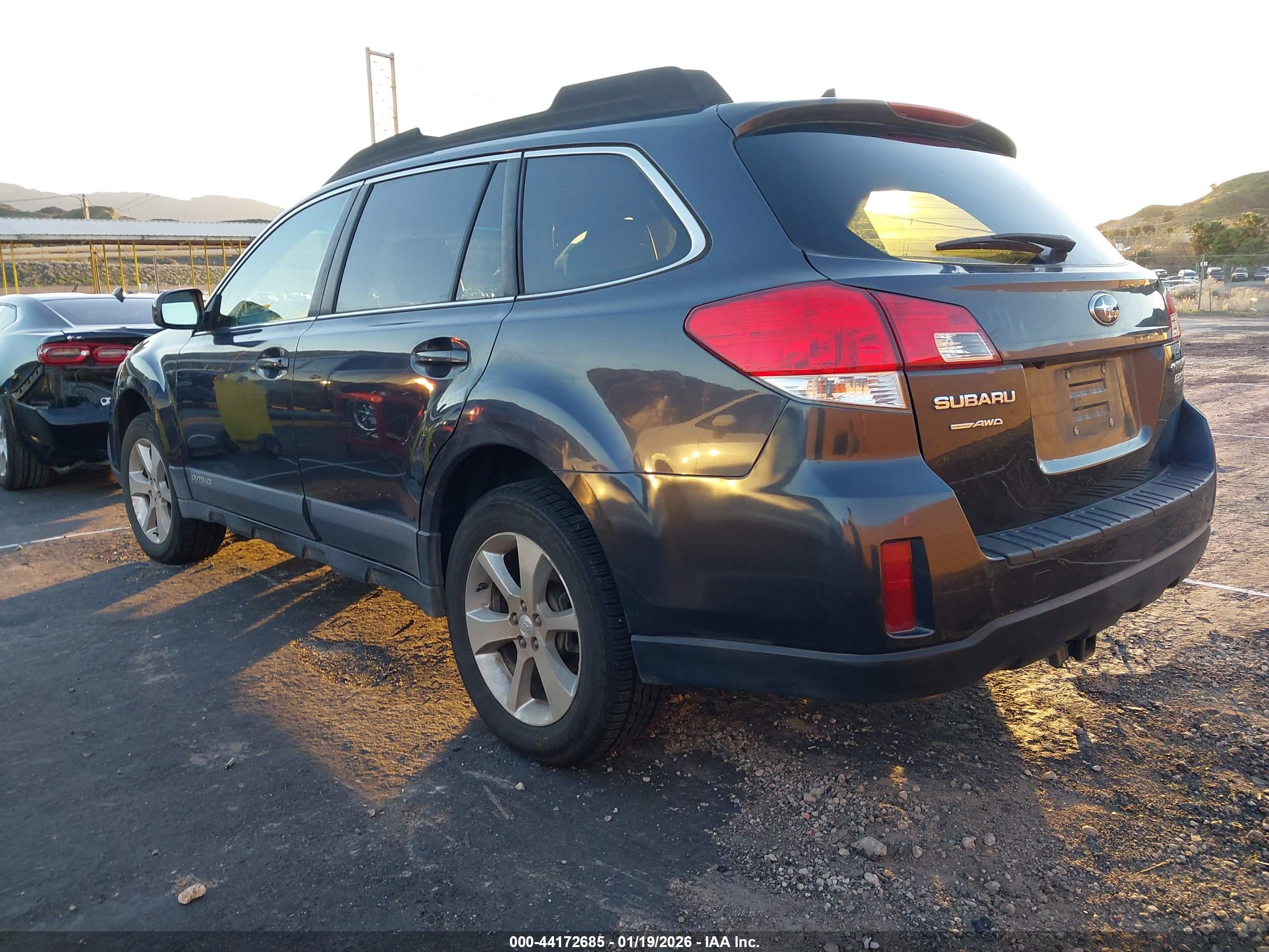 SUBARU OUTBACK image 3